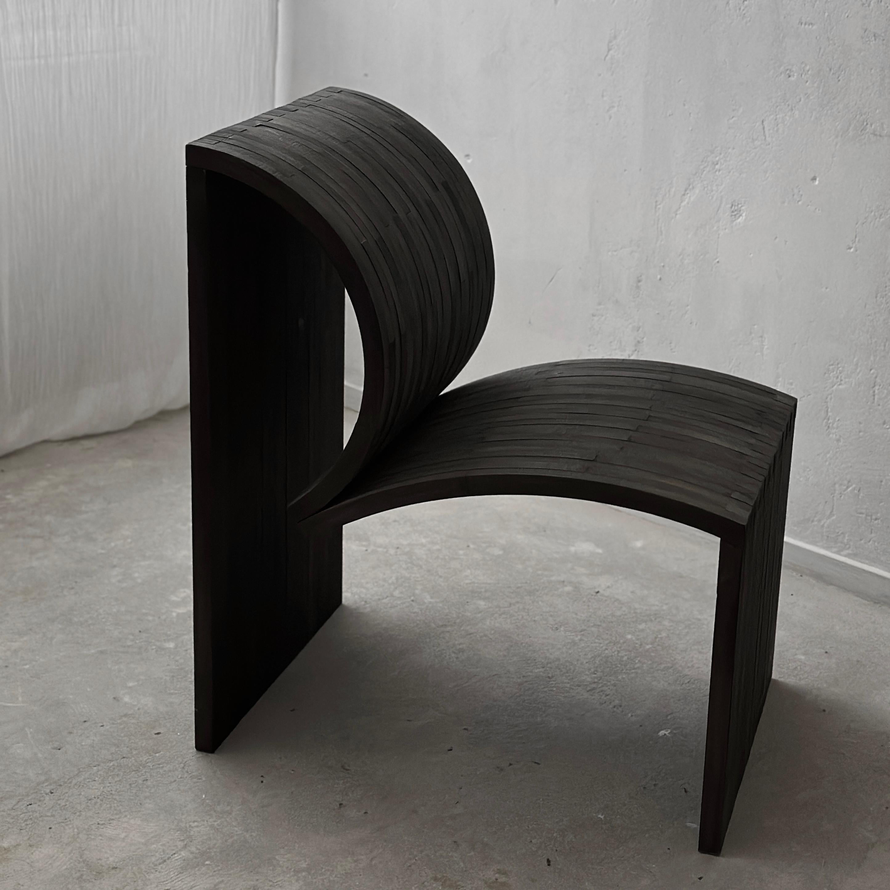 Bois Chaise d'appoint sculpturale de Jochen Kirschstein en vente