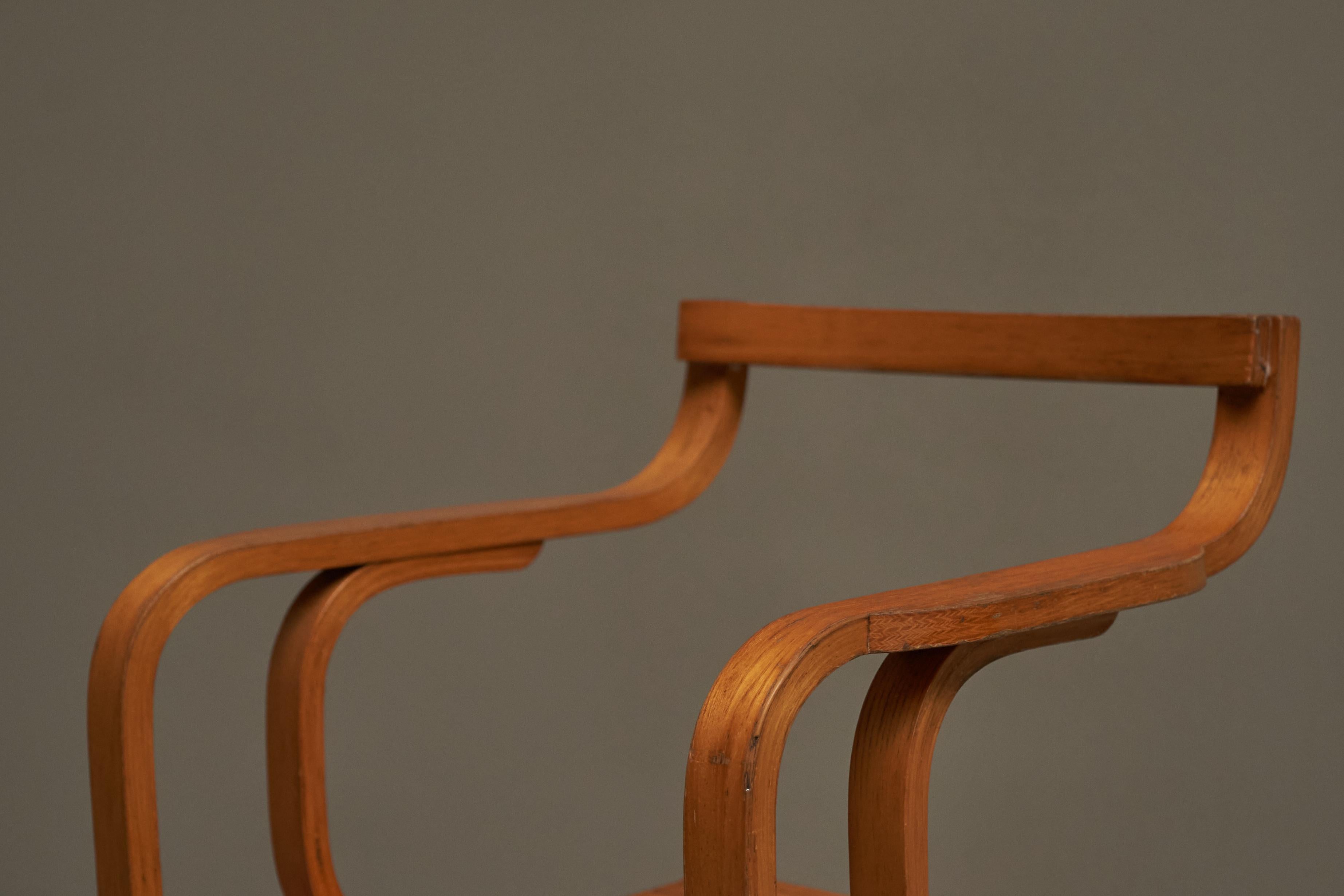 Sculptural Side Chair in Beech The Netherlands 1970s In Good Condition In Meer, VAN