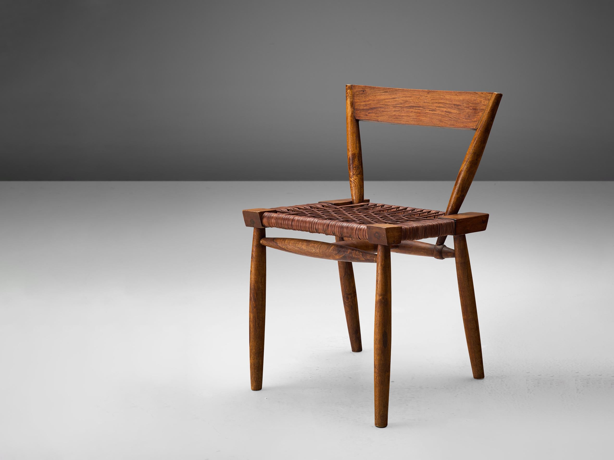 Skulpturaler Beistellstuhl mit Sitz aus geflochtenem Leder (American Arts and Crafts) im Angebot