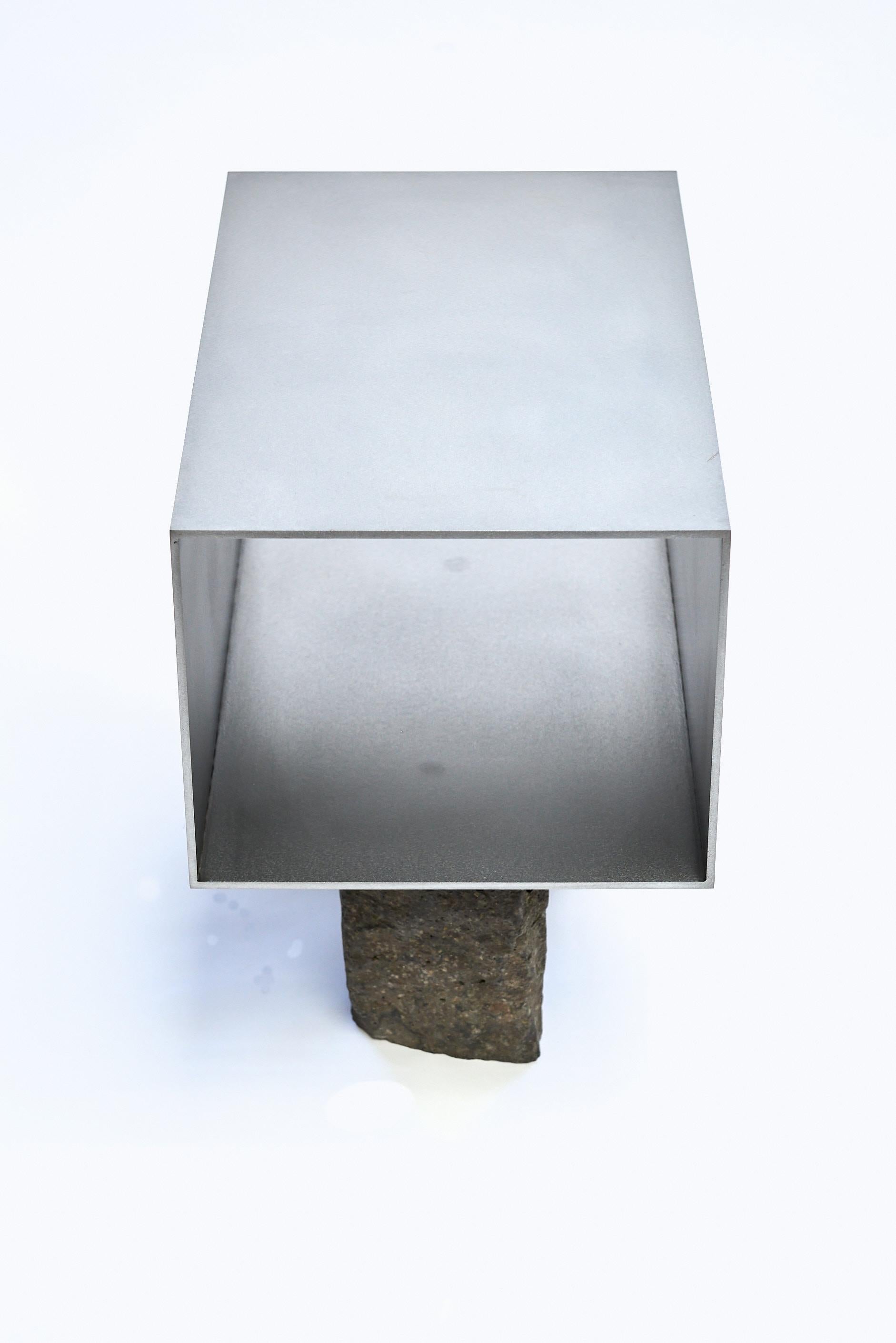 Skulpturaler Beistelltisch „Beam Basalt“, Frank Penders (Stahl) im Angebot