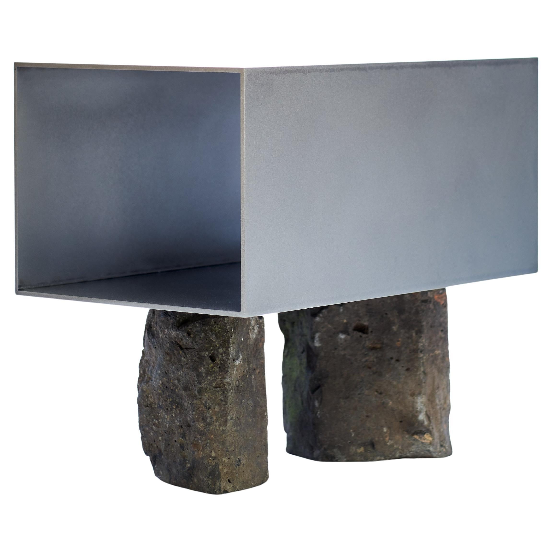 Skulpturaler Beistelltisch „Beam Basalt“, Frank Penders im Angebot