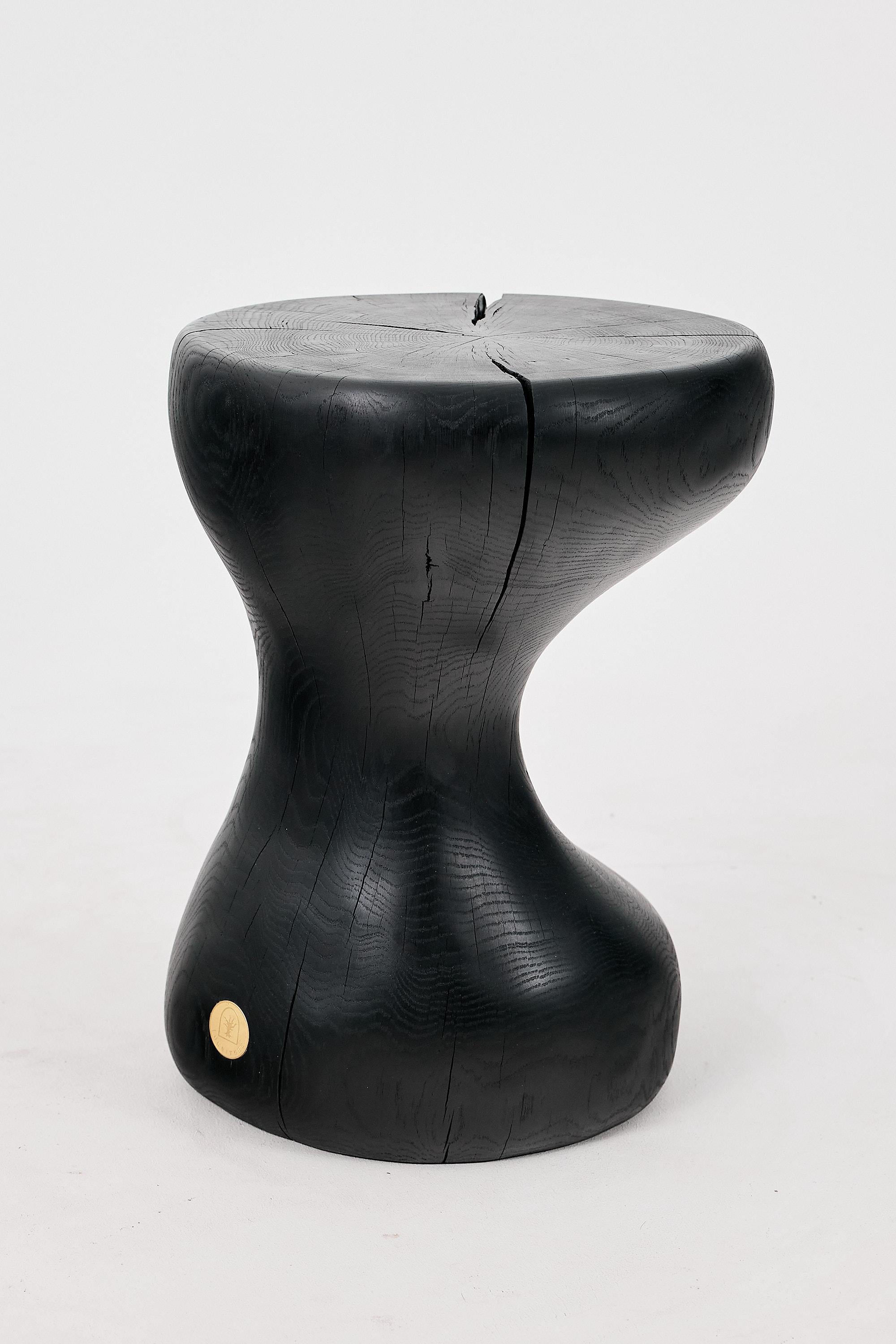 Mesa Auxiliar Escultórica, Madera de Roble Negro Quemado, Tallada, Única, Muebles de Madera en venta 3