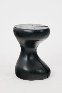 Mesa Auxiliar Escultórica, Madera de Roble Negro Quemado, Tallada, Única, Muebles de Madera
