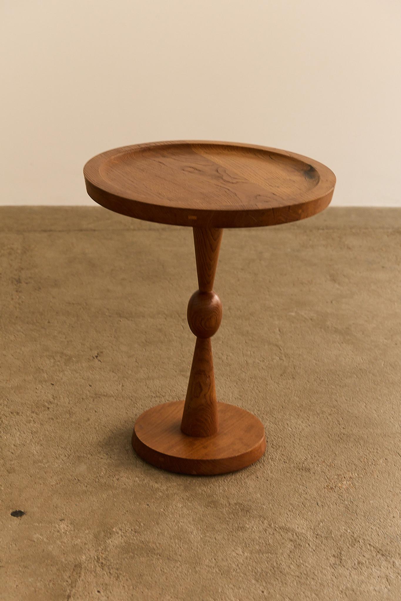 Sculptural Side Table (Italienisch) im Angebot