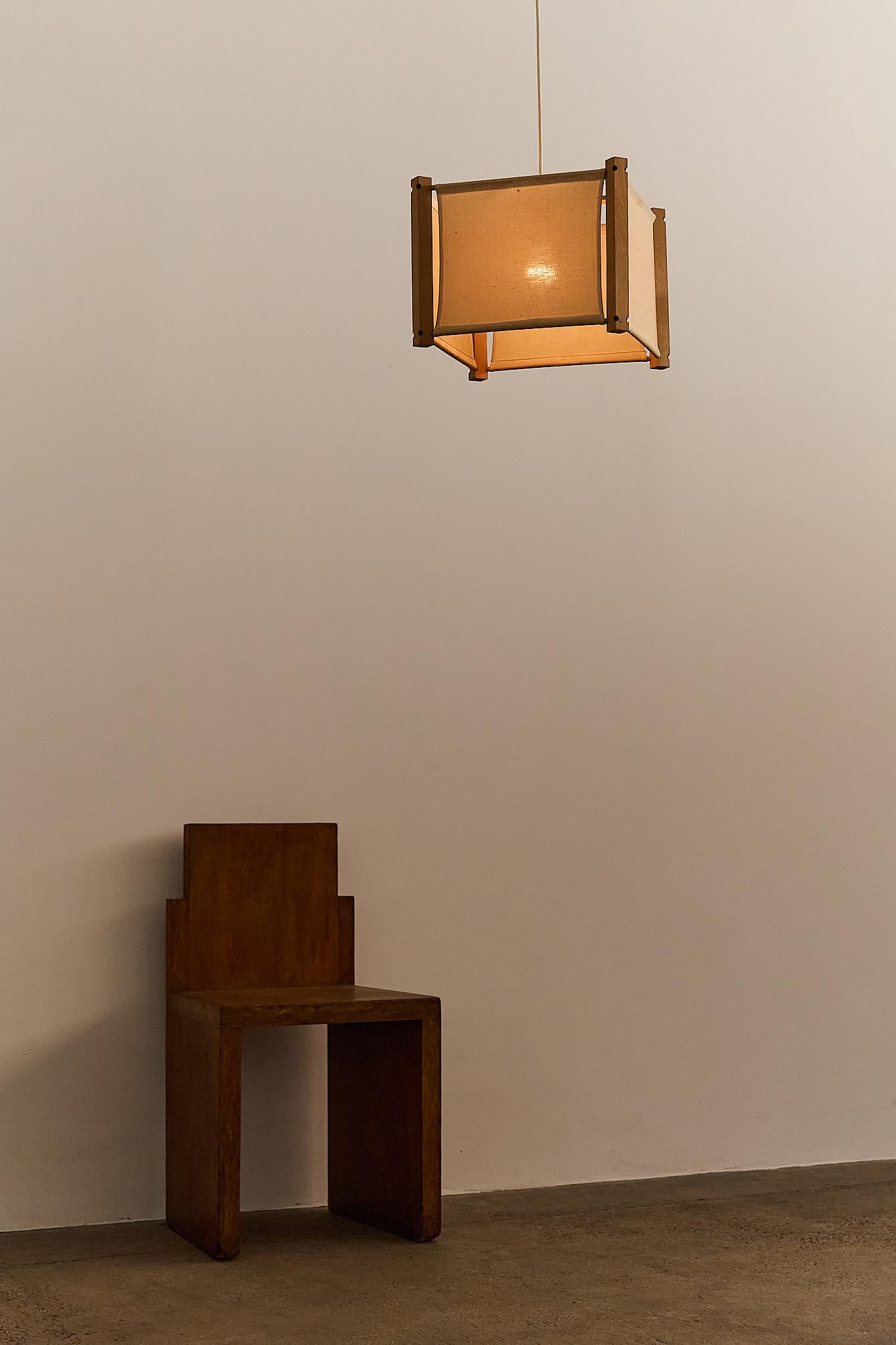 Sculptural Side Table (Walnuss) im Angebot