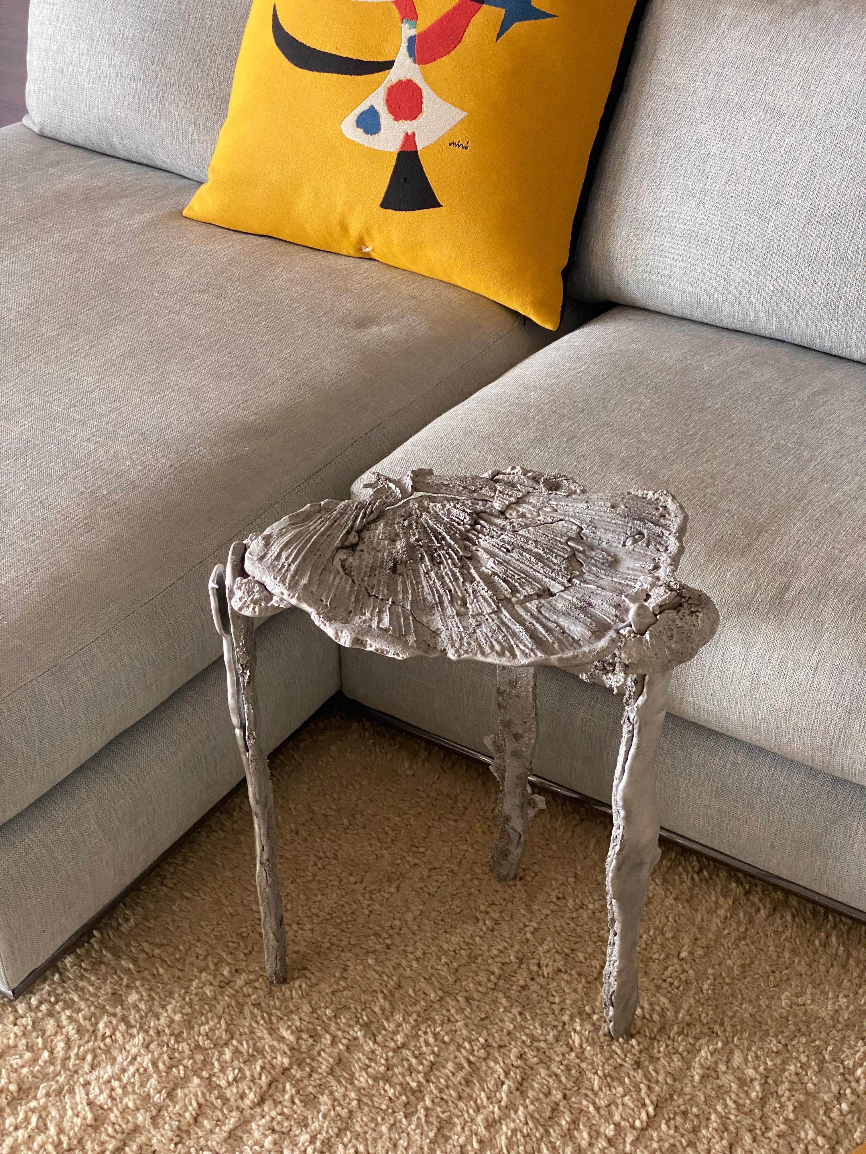 Skulpturaler Beistelltisch aus Zinn und Aluminium und Metall aus Aluminium, 21. Jahrhundert, von Mattia Biagi im Zustand „Neu“ im Angebot in Culver City, CA