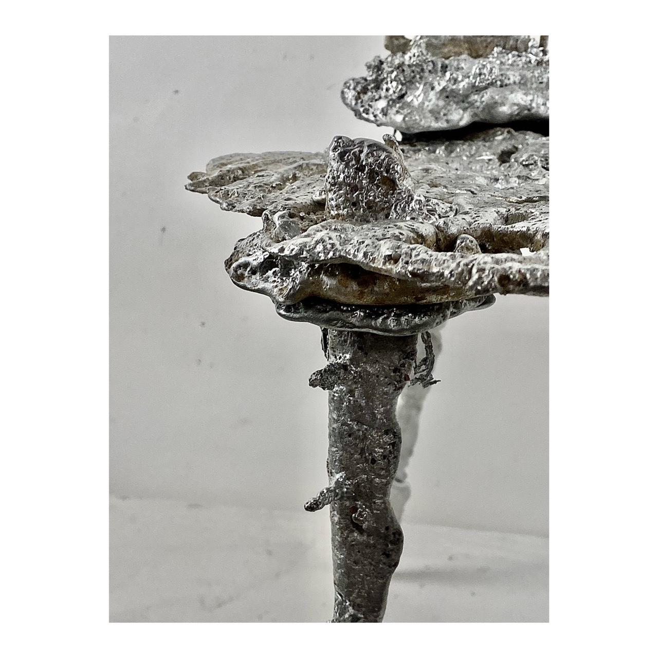 Table d'appoint sculpturale en étain et métal aluminium 21e siècle de Mattia Biagi Neuf - En vente à Culver City, CA