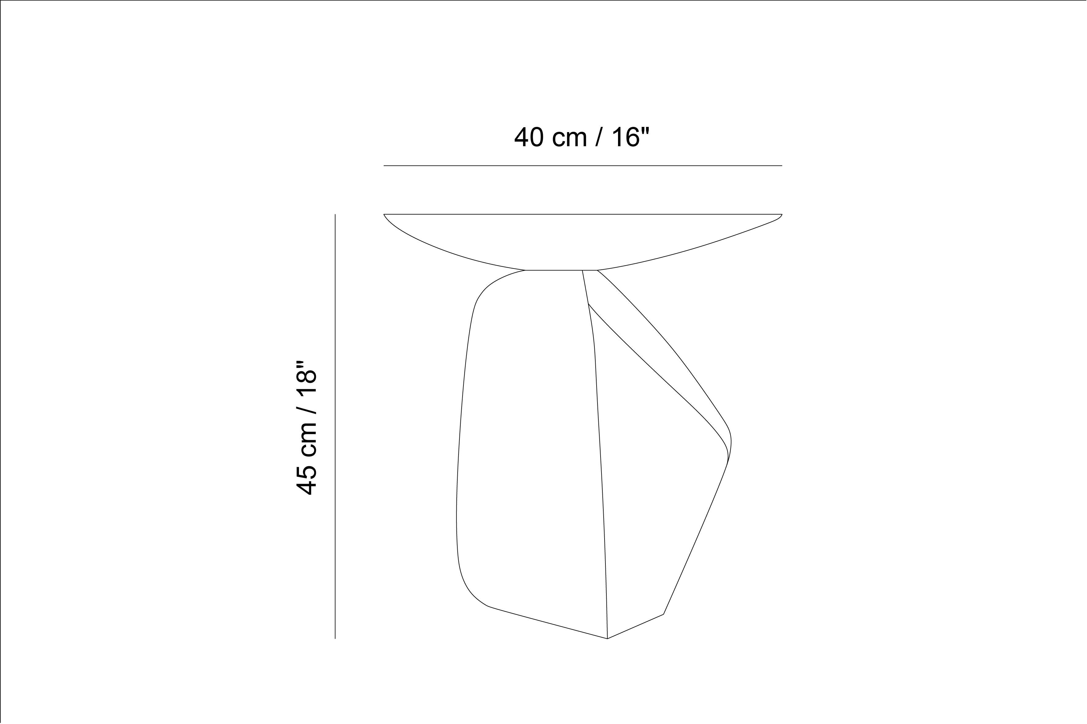 Solace 1: Vielseitiger Beistelltisch aus Massivholz mit runder Platte, perfekt als Nachttisch im Zustand „Neu“ im Angebot in Estado de Mexico CP, Estado de Mexico