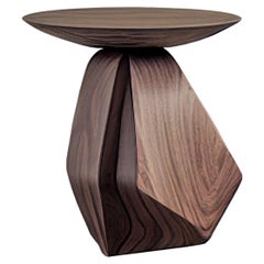 Organic Shape Solace 7 : Table d'appoint circulaire en noyer massif, l'art rencontre la fonction