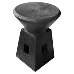 Skulpturaler Beistelltisch, Mangoholz, modern, organisch, gebranntes Finish