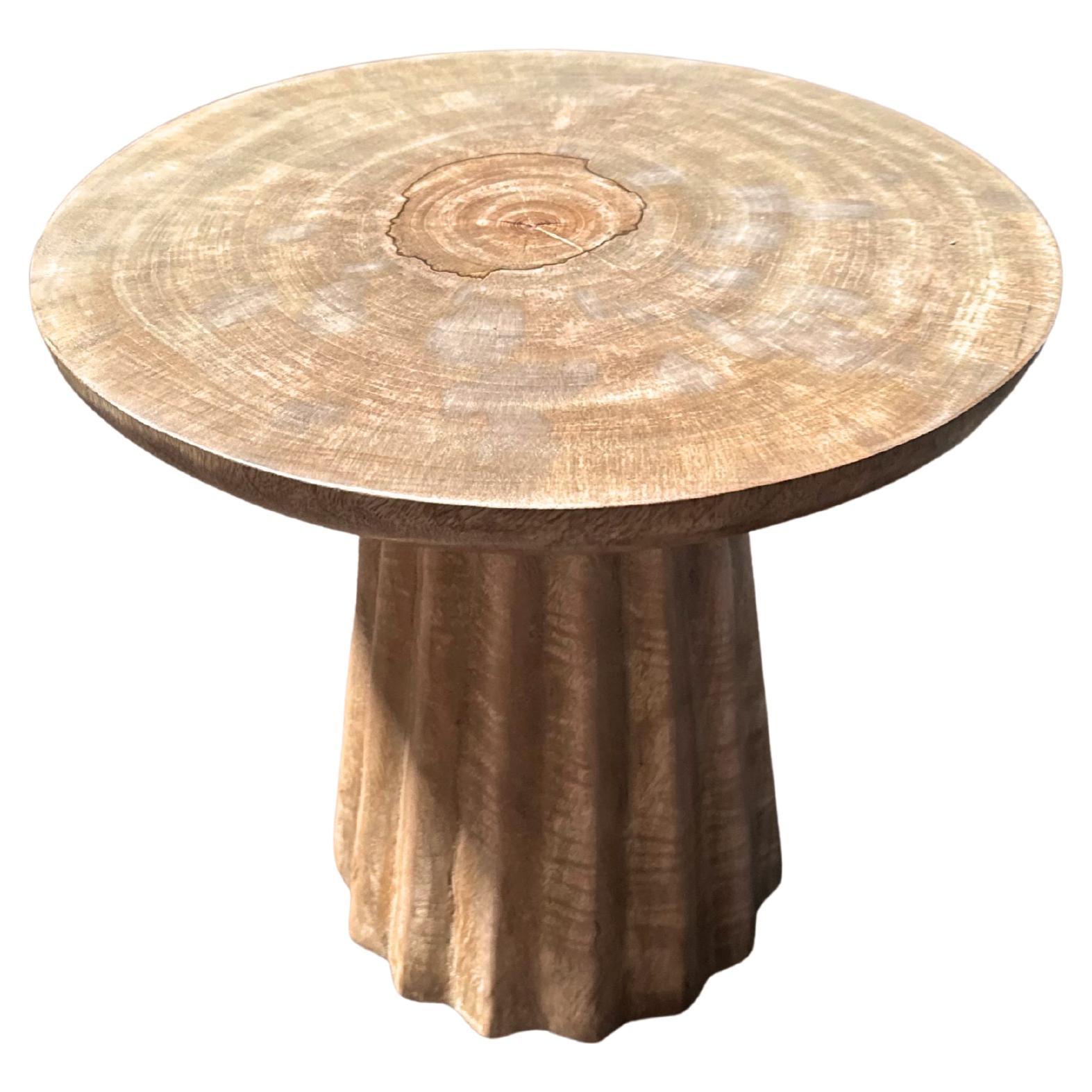 Table d'appoint sculpturale en bois de Mango finition naturelle