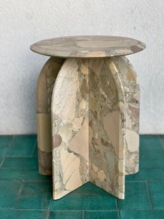 Skulpturaler Beistelltisch  Palladio aus Breccia-Marmor, italienisches Sammlerdesign