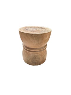 Mesa Auxiliar Escultórica / Taburete Madera Maciza de Mango
