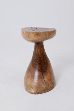 Table d'appoint sculpturale, tabouret, bois massif, noyer, design contemporain, Logniture