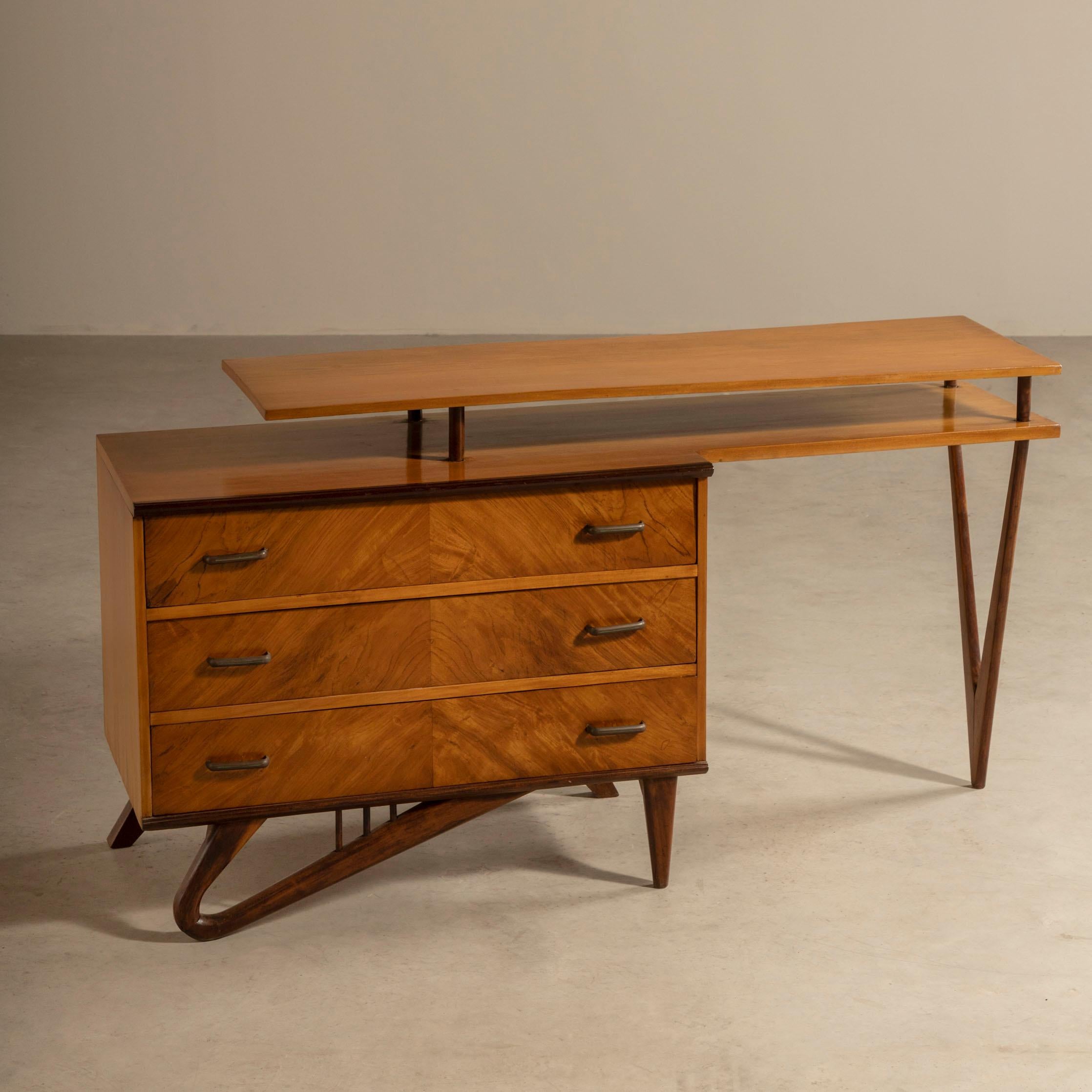 Sculptural Sideboard in Caviúna Wood, Giuseppe Scapinelli, Brazilian Midcentury In Good Condition For Sale In Sao Paulo, SP