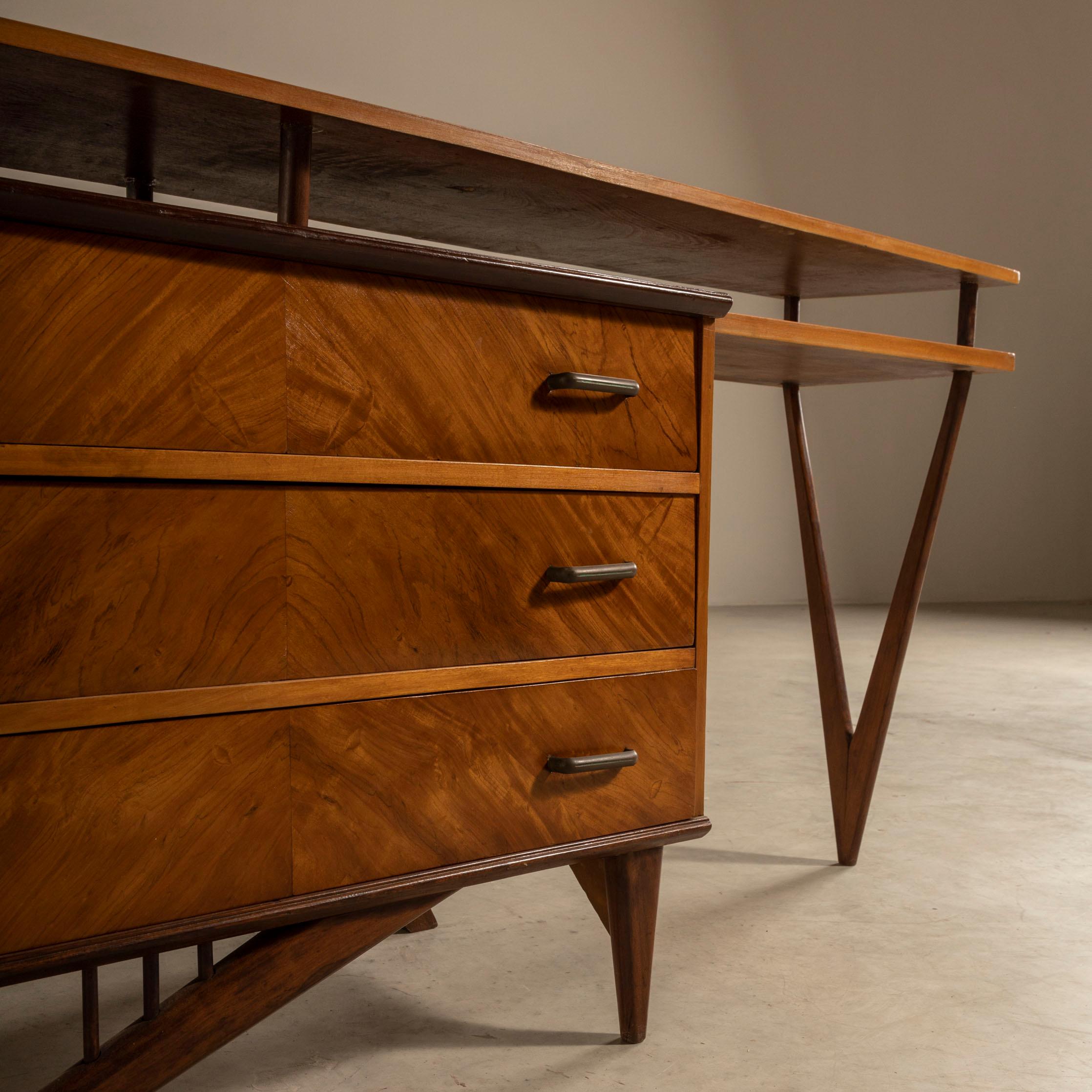 Sculptural Sideboard in Caviúna Wood, Giuseppe Scapinelli, Brazilian Midcentury For Sale 2