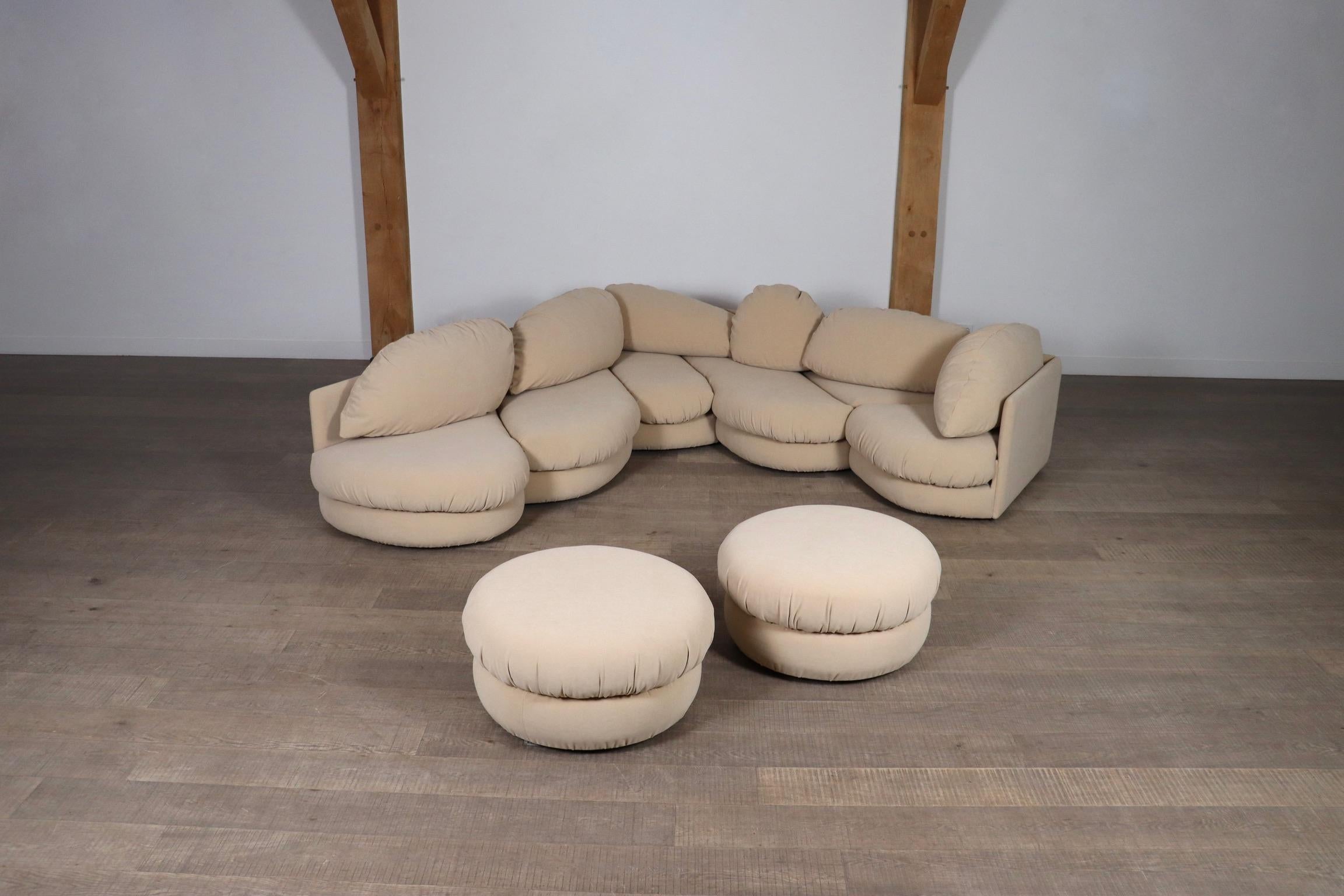 Canapé sculptural en beige par Wiener Werkstätte, Autriche 1970 Bon état - En vente à ABCOUDE, UT