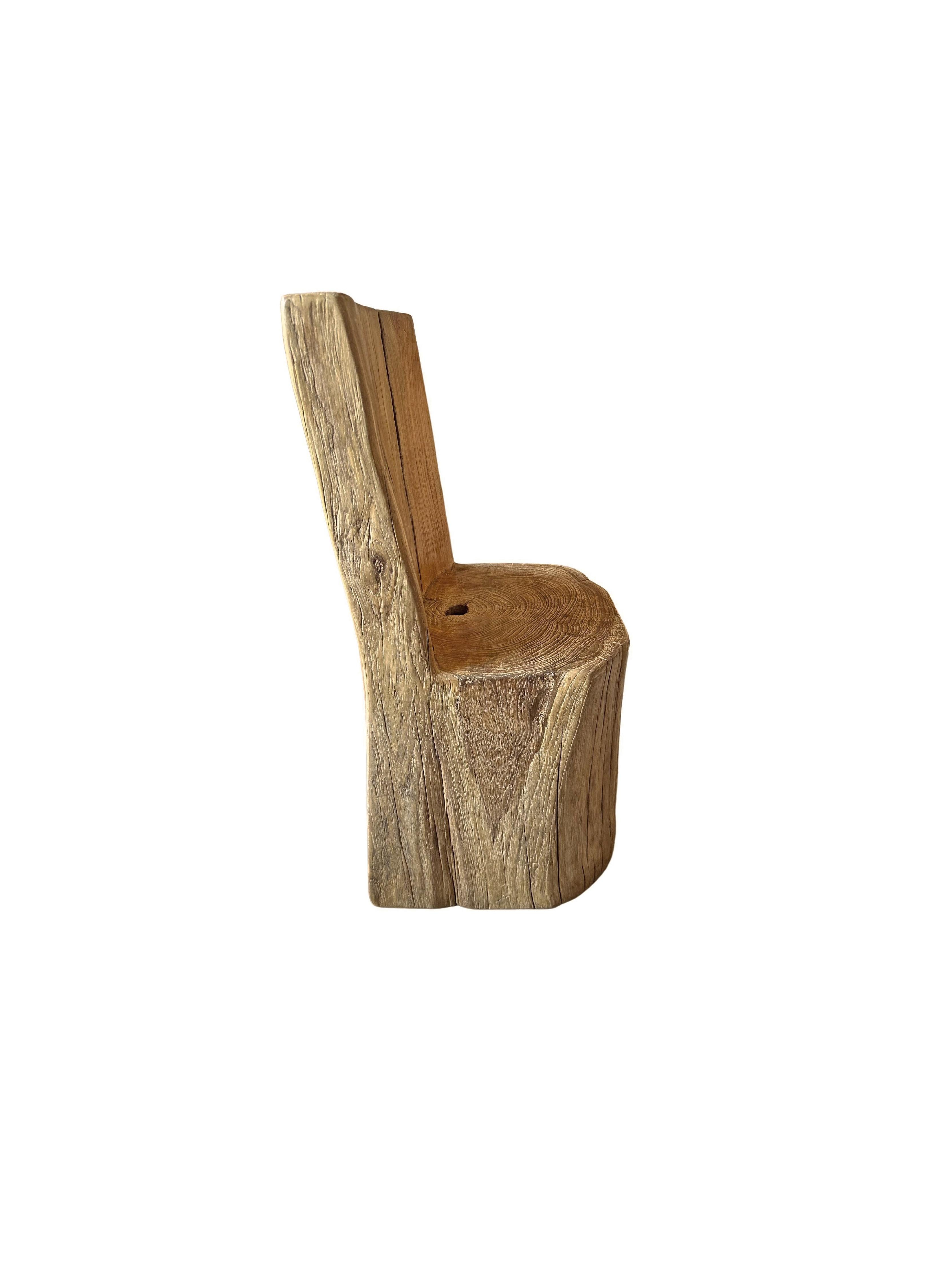 Skulpturaler Soild-Stuhl aus Teakholz im Angebot 1