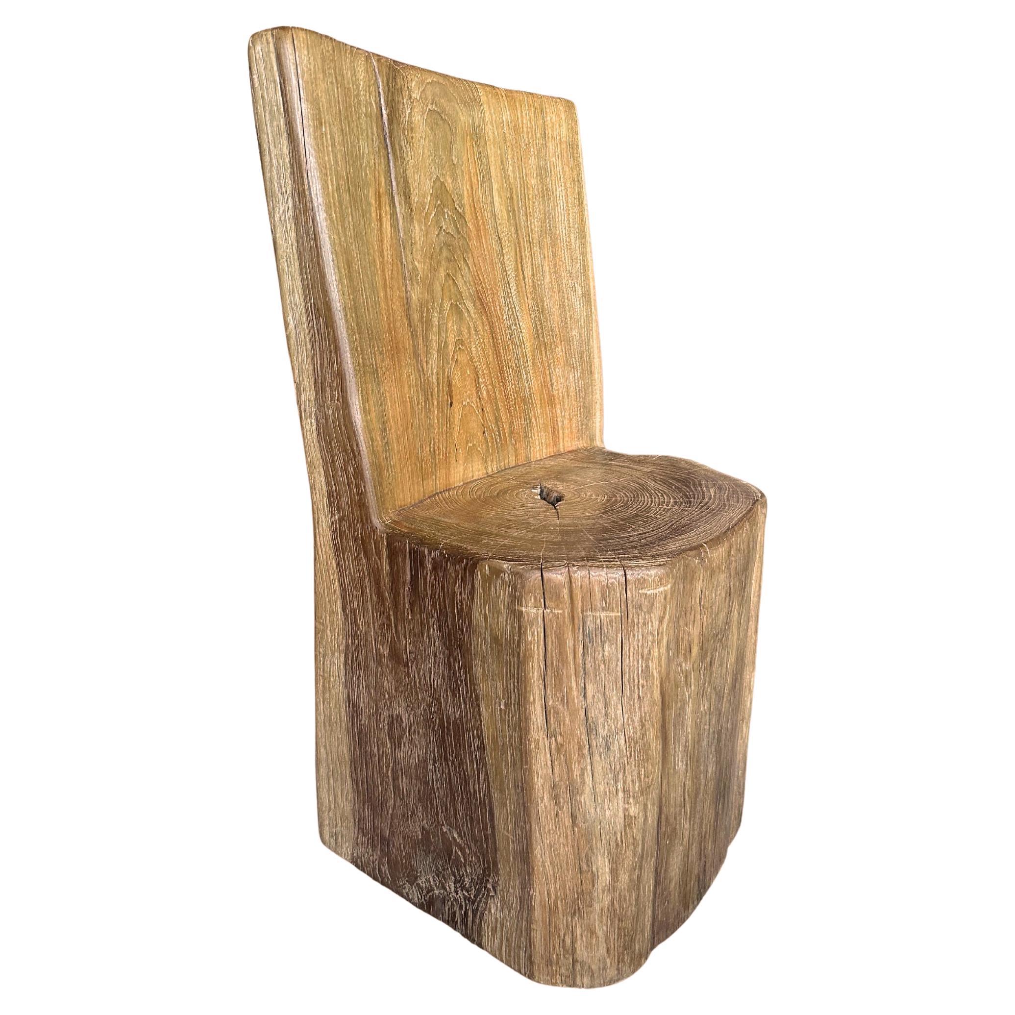 Skulpturaler Soild-Stuhl aus Teakholz im Angebot