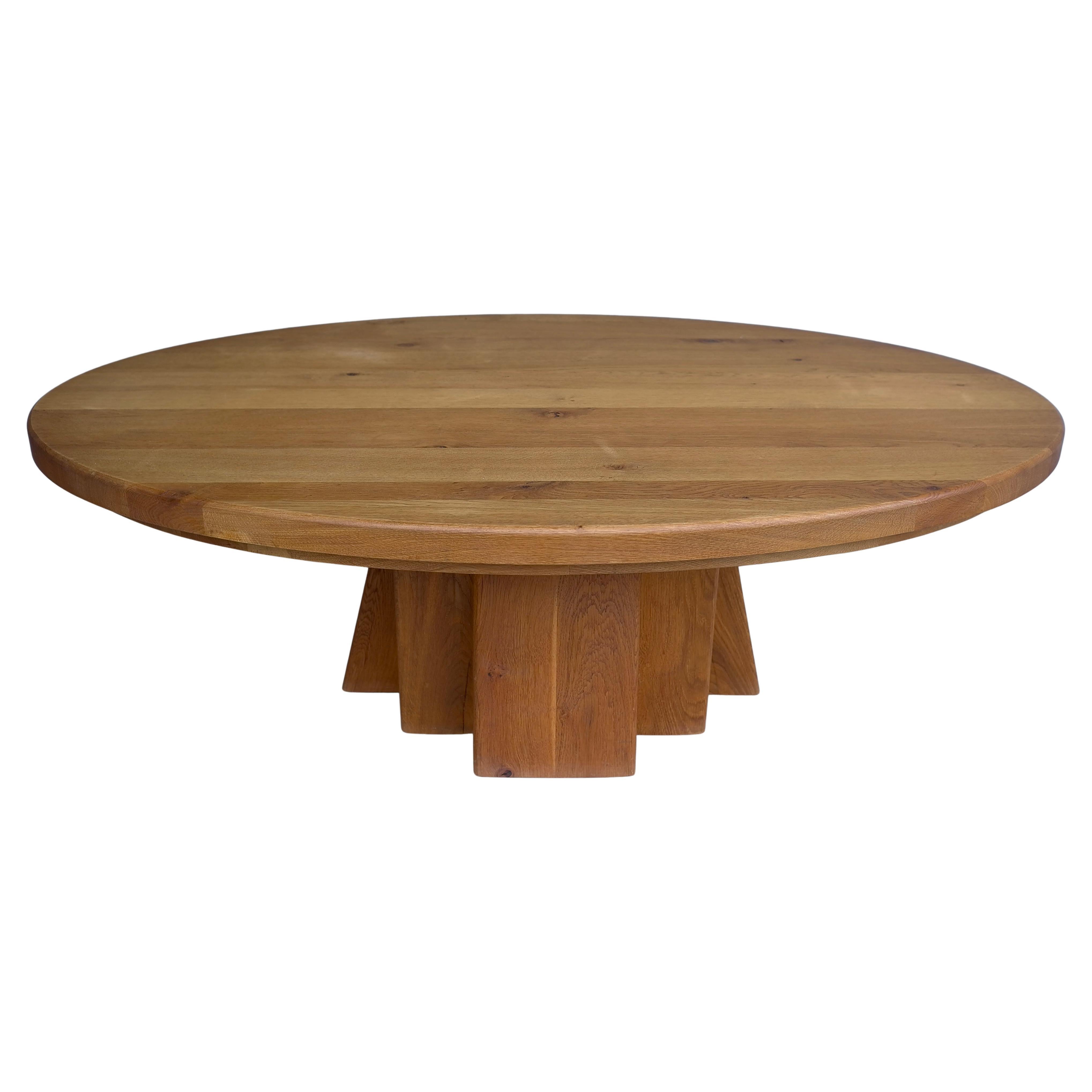 Table basse ovale sculpturale en chêne massif dans le style de Pierre Chapo, France 1970