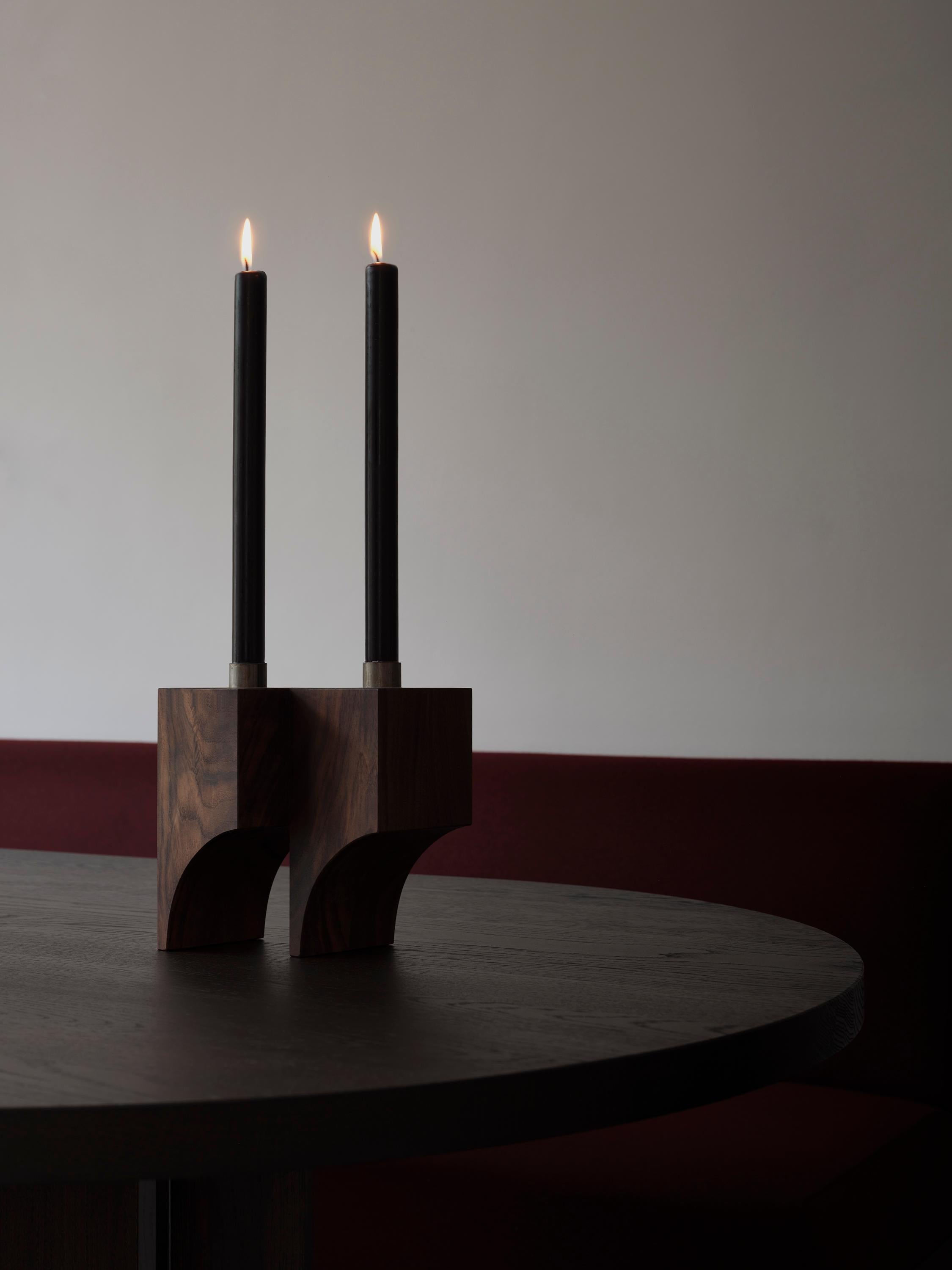 Acier Porte-bougies sculptural en bois de chêne massif R :2 en vente
