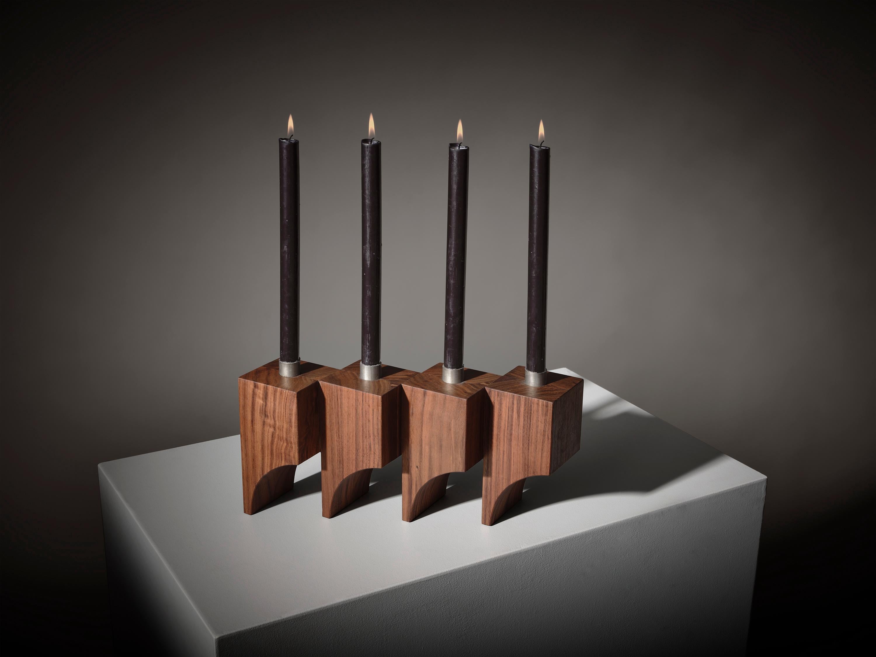 Brutalismo Portacandele scultoreo in legno di noce massiccio R:4 in vendita