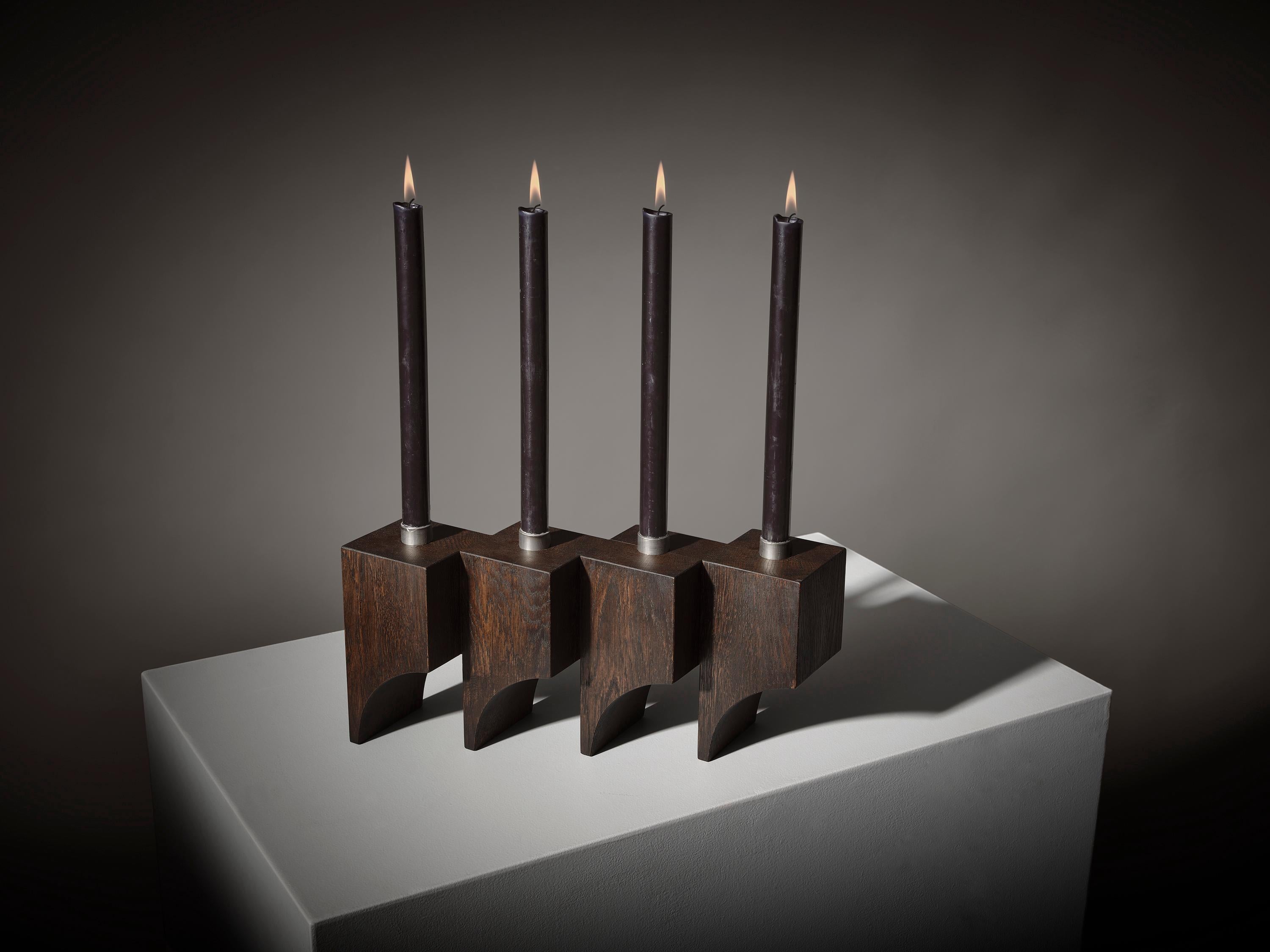 Portacandele scultoreo in legno di noce massiccio R:4 In condizioni Nuovo in vendita a Amsterdam, NL