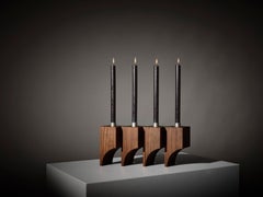 Bougeoir sculptural en bois massif de noyer R:4