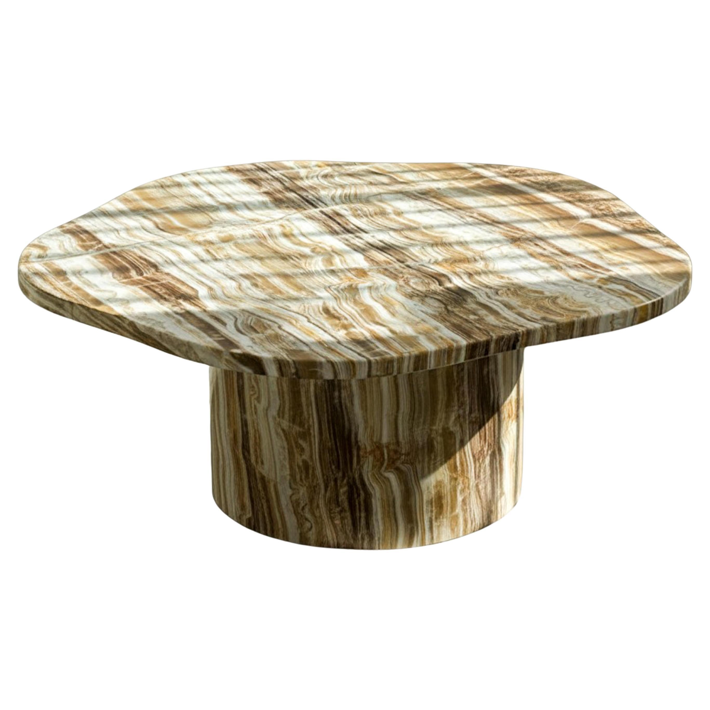 Table basse sculpturale en onyx massif, table en marbre au design italien contemporain