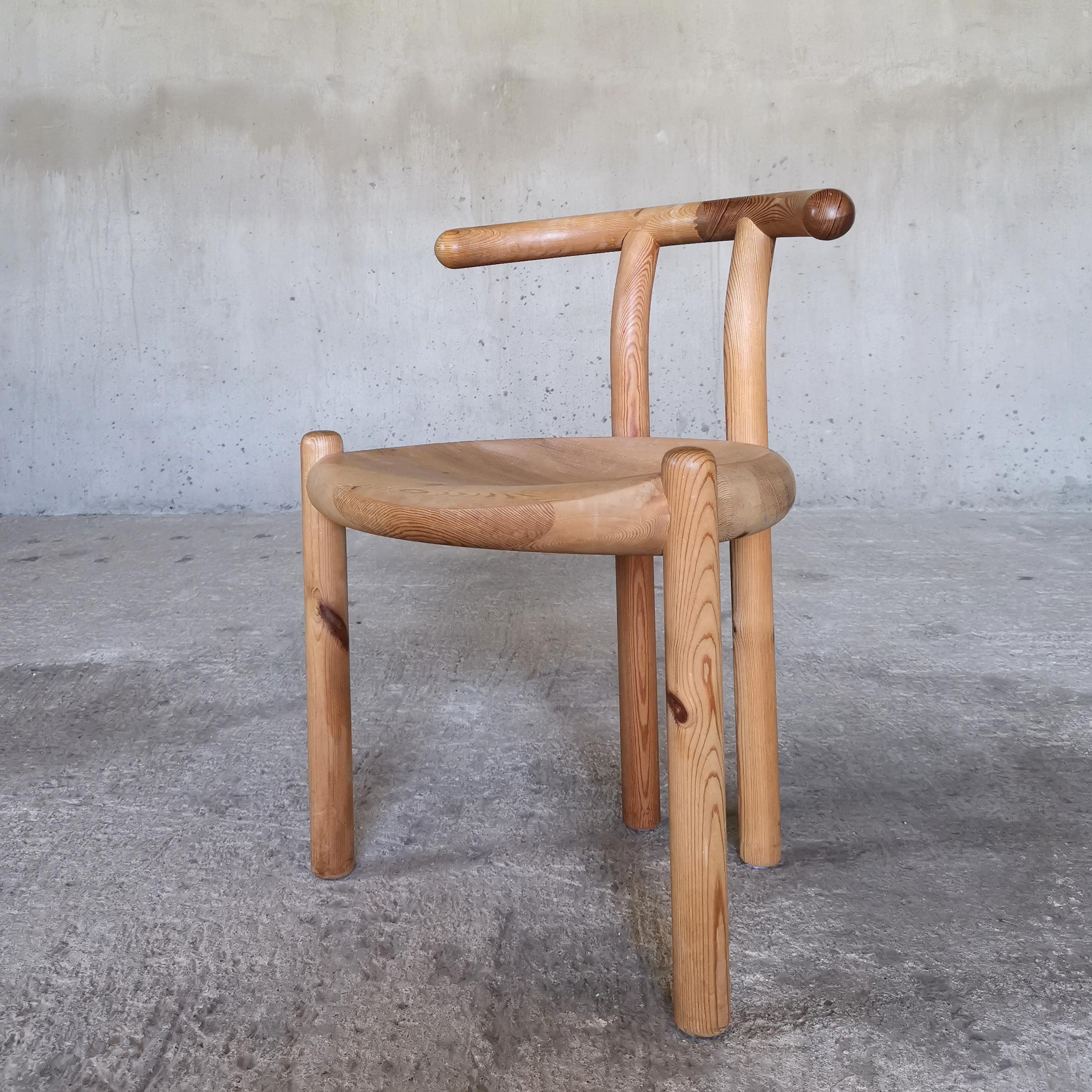 Chaise de salle à manger sculpturale en pin massif attribuée à Rainer Daumiller Danemark années 1970 en vente 4