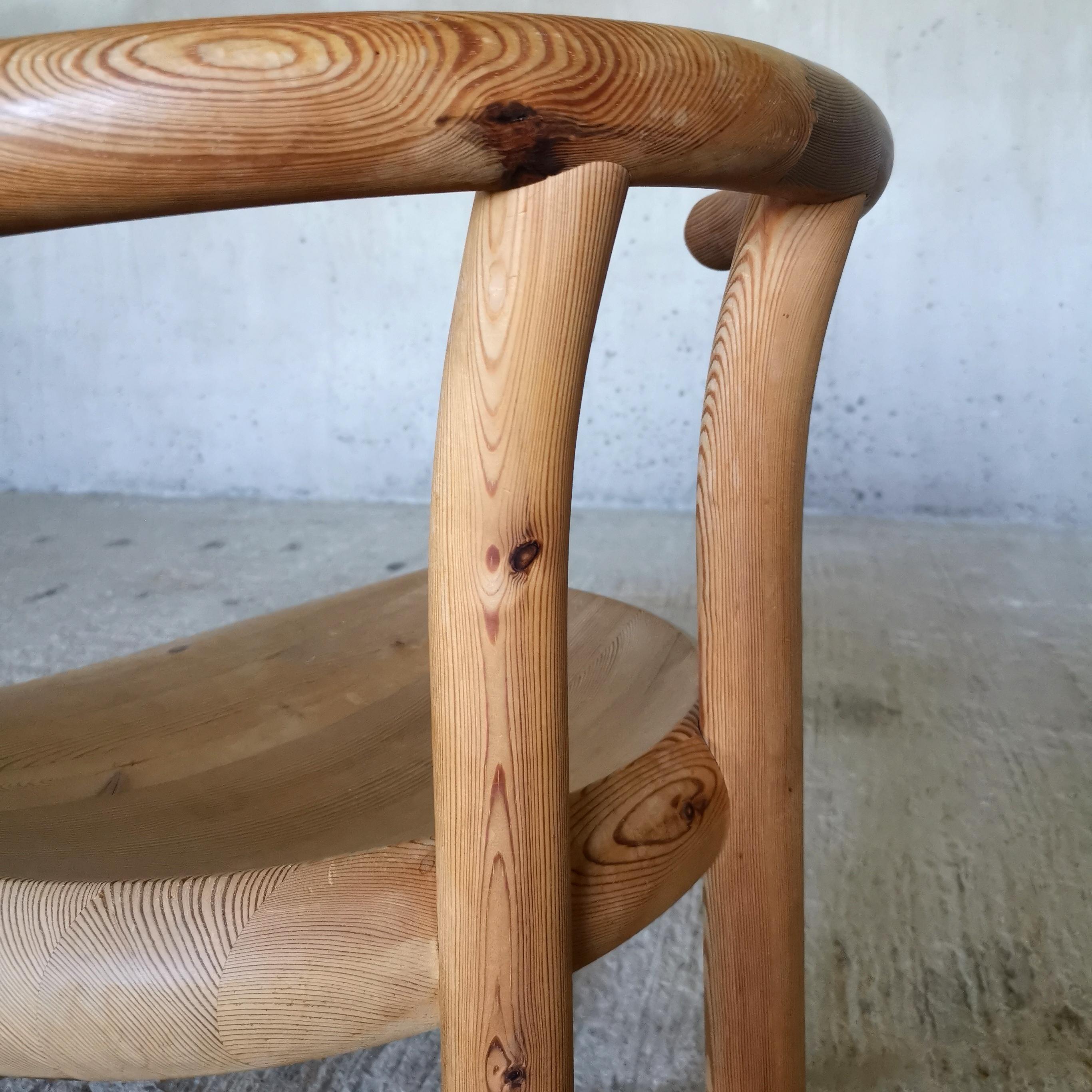 Chaise de salle à manger sculpturale en pin massif attribuée à Rainer Daumiller Danemark années 1970 en vente 1