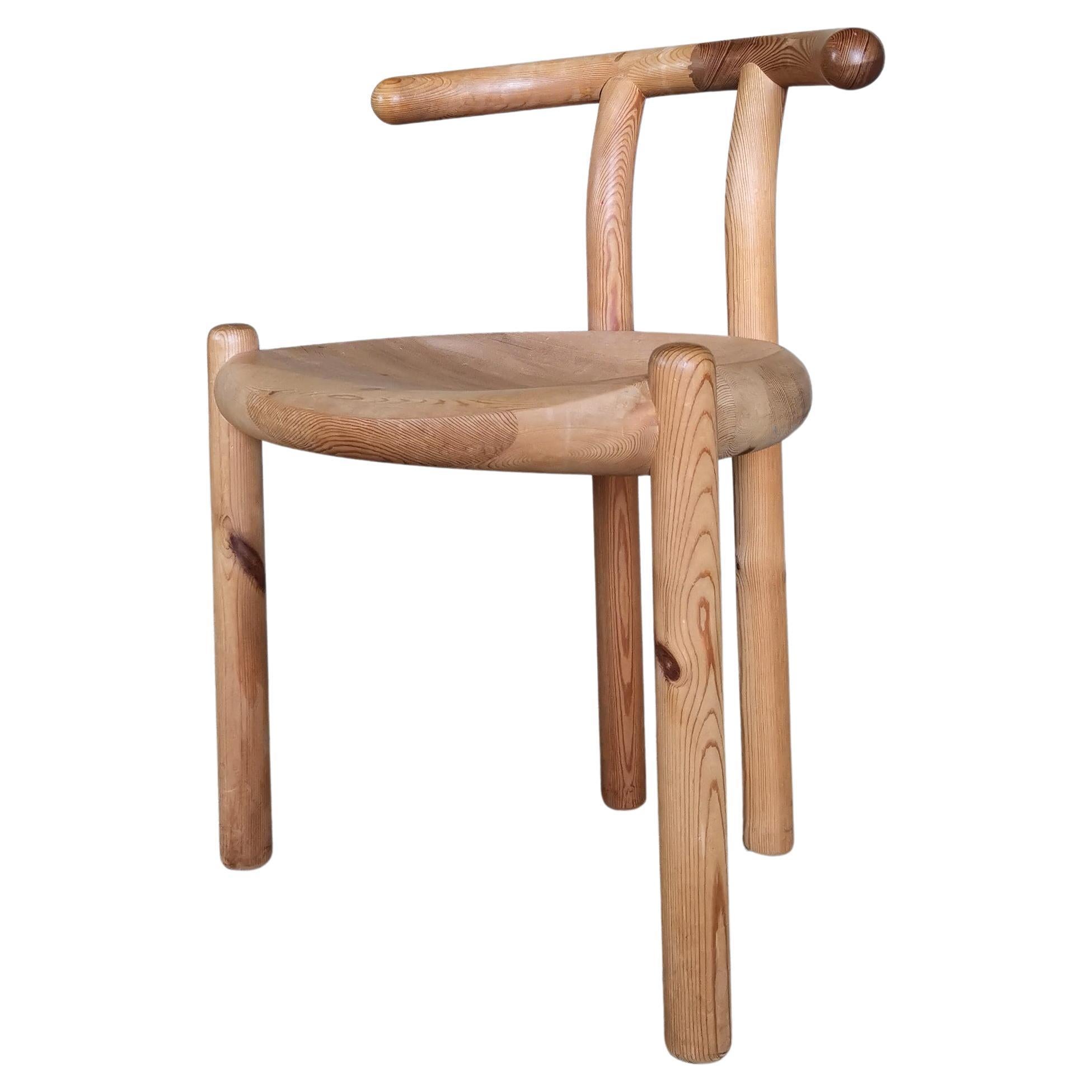 Silla de comedor escultural de pino macizo atribuida a Rainer Daumiller Dinamarca Años 70