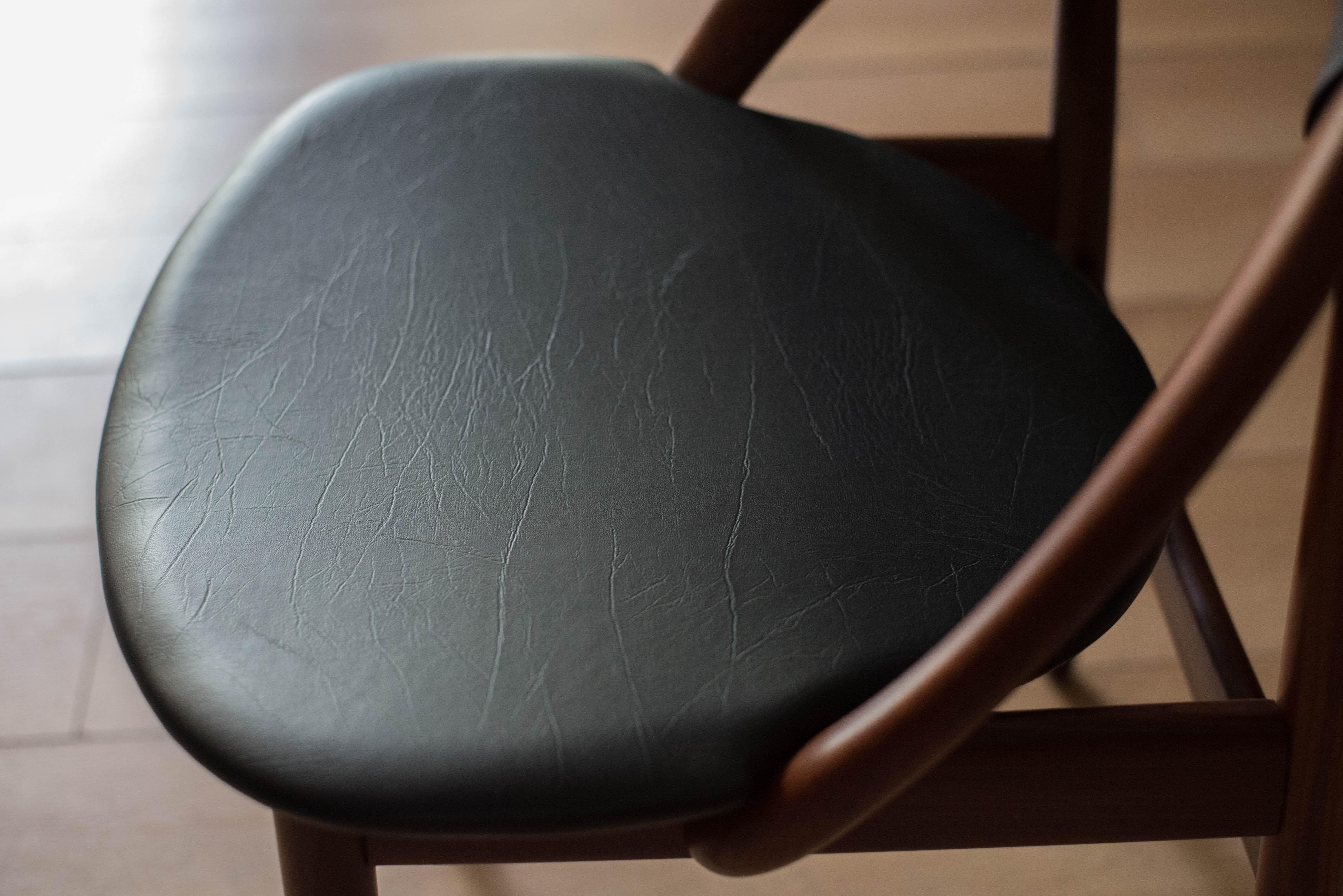 Sculptural Solid Teak Danish Modern Hoop Dining Chair by Arne Hovmand-Olsen For Sale 3