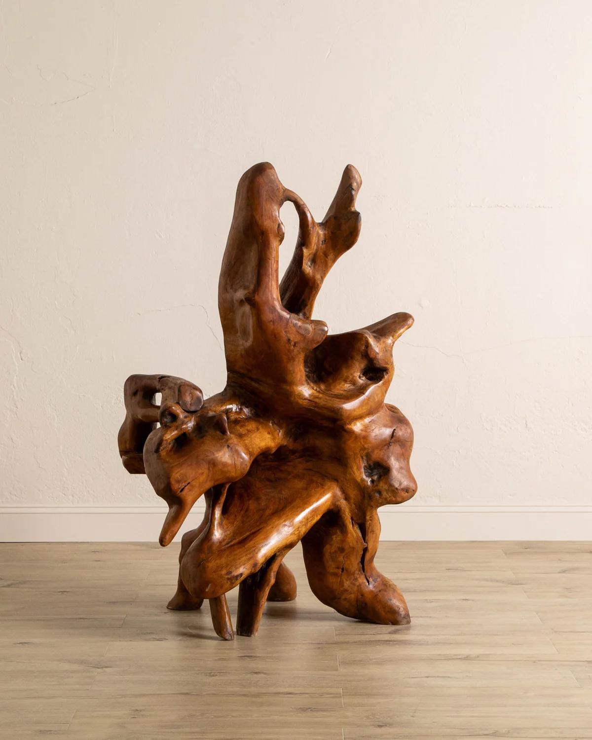 Américain Chaise sculpturale en teck massif en vente