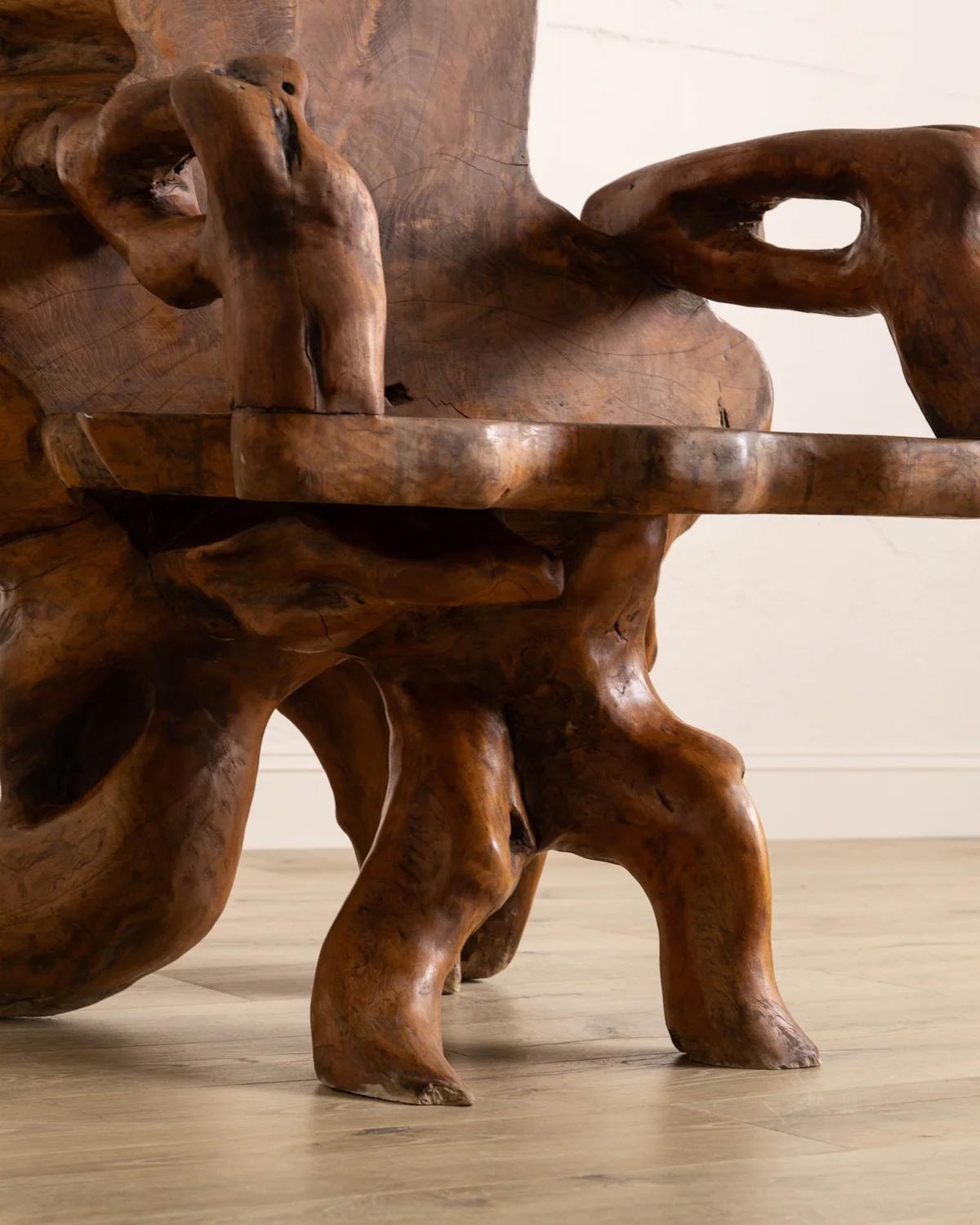 Chaise sculpturale en teck massif Bon état - En vente à Los Angeles, CA