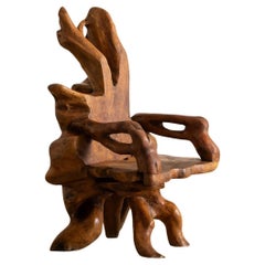 Chaise sculpturale en teck massif