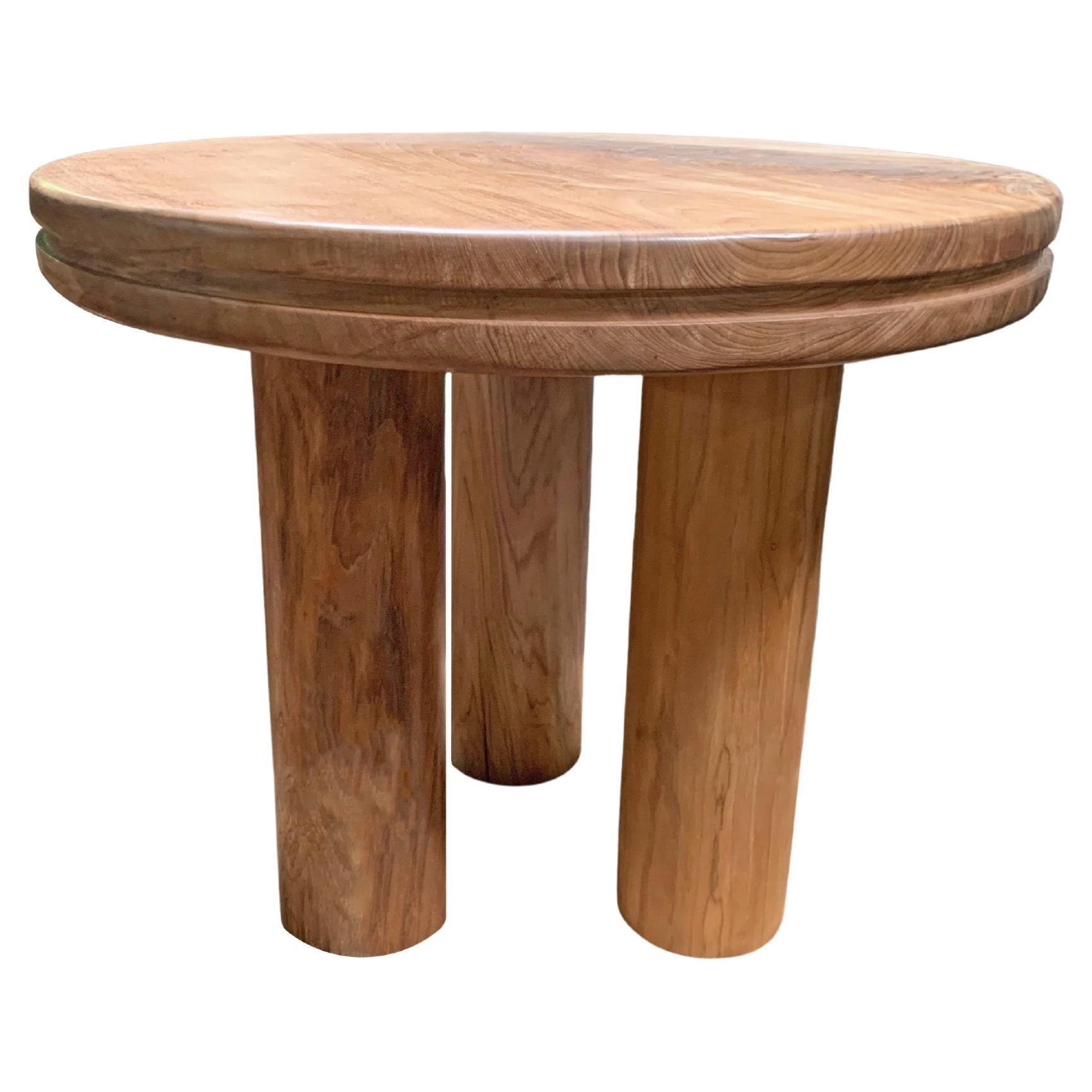 Table ronde sculpturale en bois de teck massif 