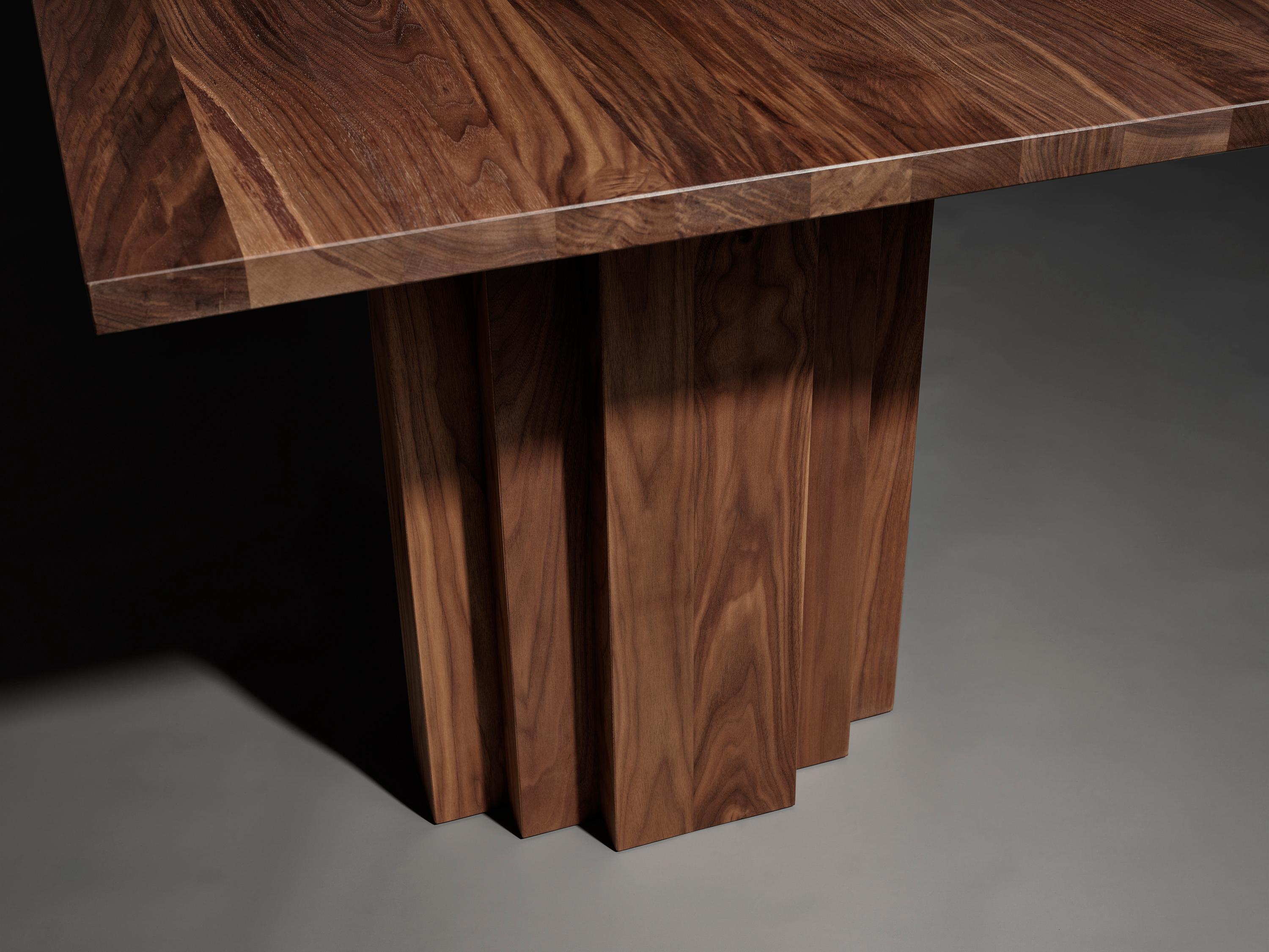 Mesa de comedor escultural de nogal macizo Brut Slim Holandés en venta