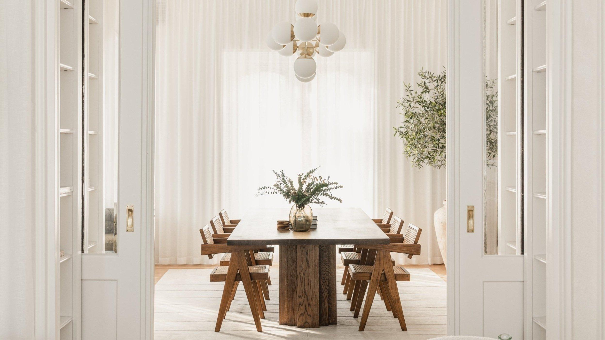 Mesa de comedor escultural de nogal macizo Brut Slim en Nuevo estado para la venta en Amsterdam, NL