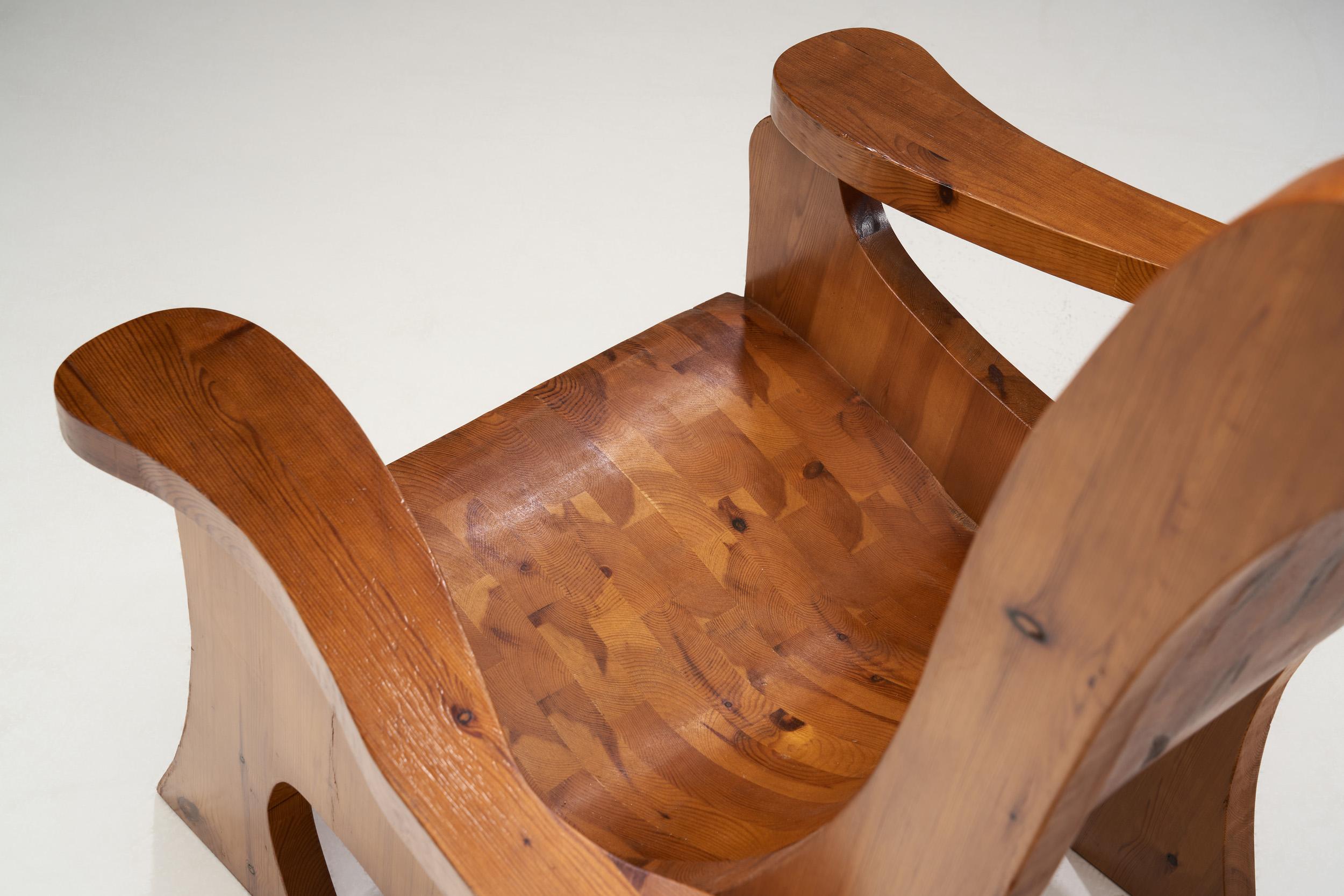 Fauteuil sculptural en bois massif, Europe vers les années 1960 en vente 1