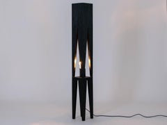 Skulpturale Stehleuchte aus Massivholz Collectional Design-Light SEQUENCE in Schwarz, GBR