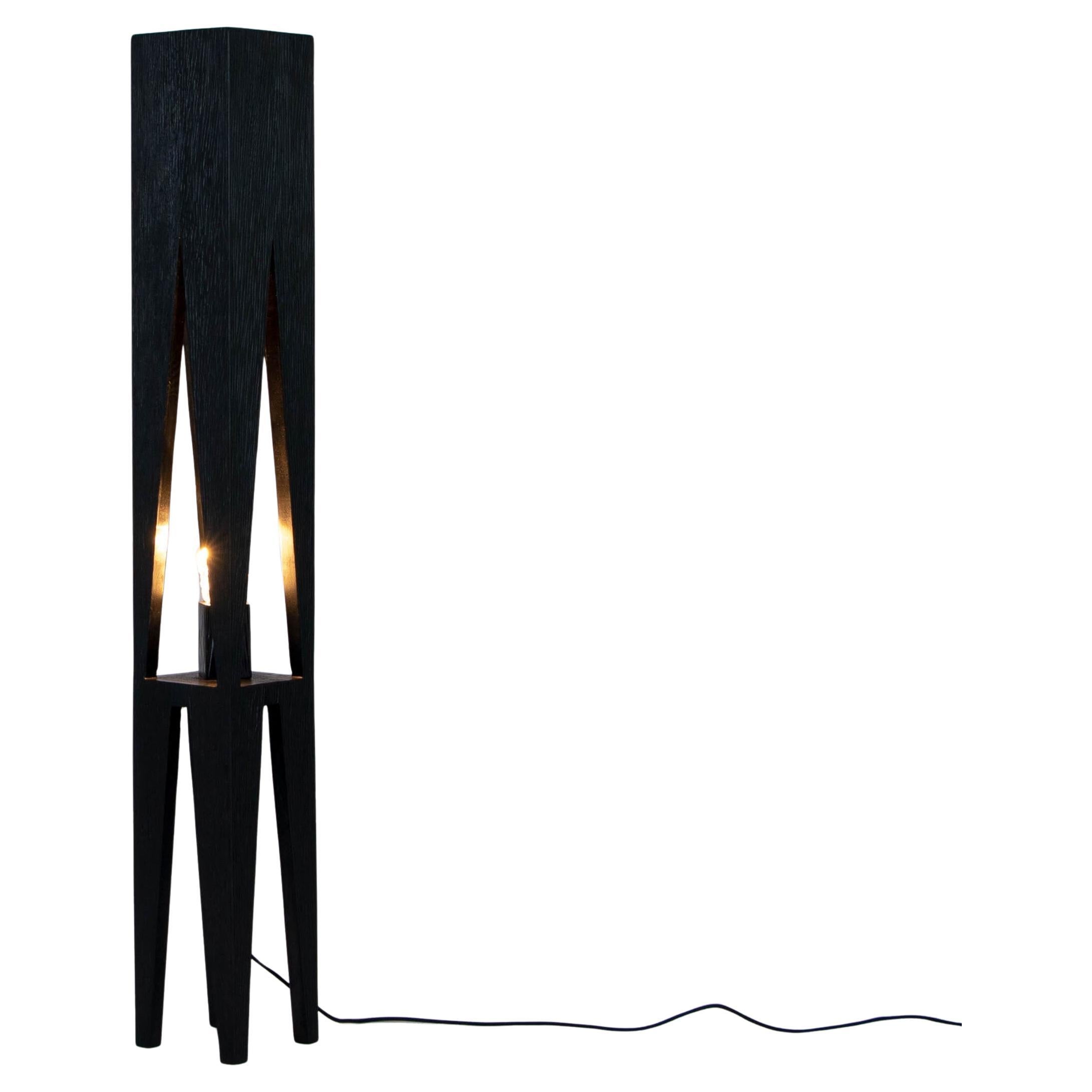 Lampada da terra scultorea in legno massiccio Design da collezione SEQUENCE in nero, GBR in vendita