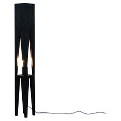 Skulpturale Stehleuchte aus Massivholz Collectional Design-Light SEQUENCE in Schwarz, GBR