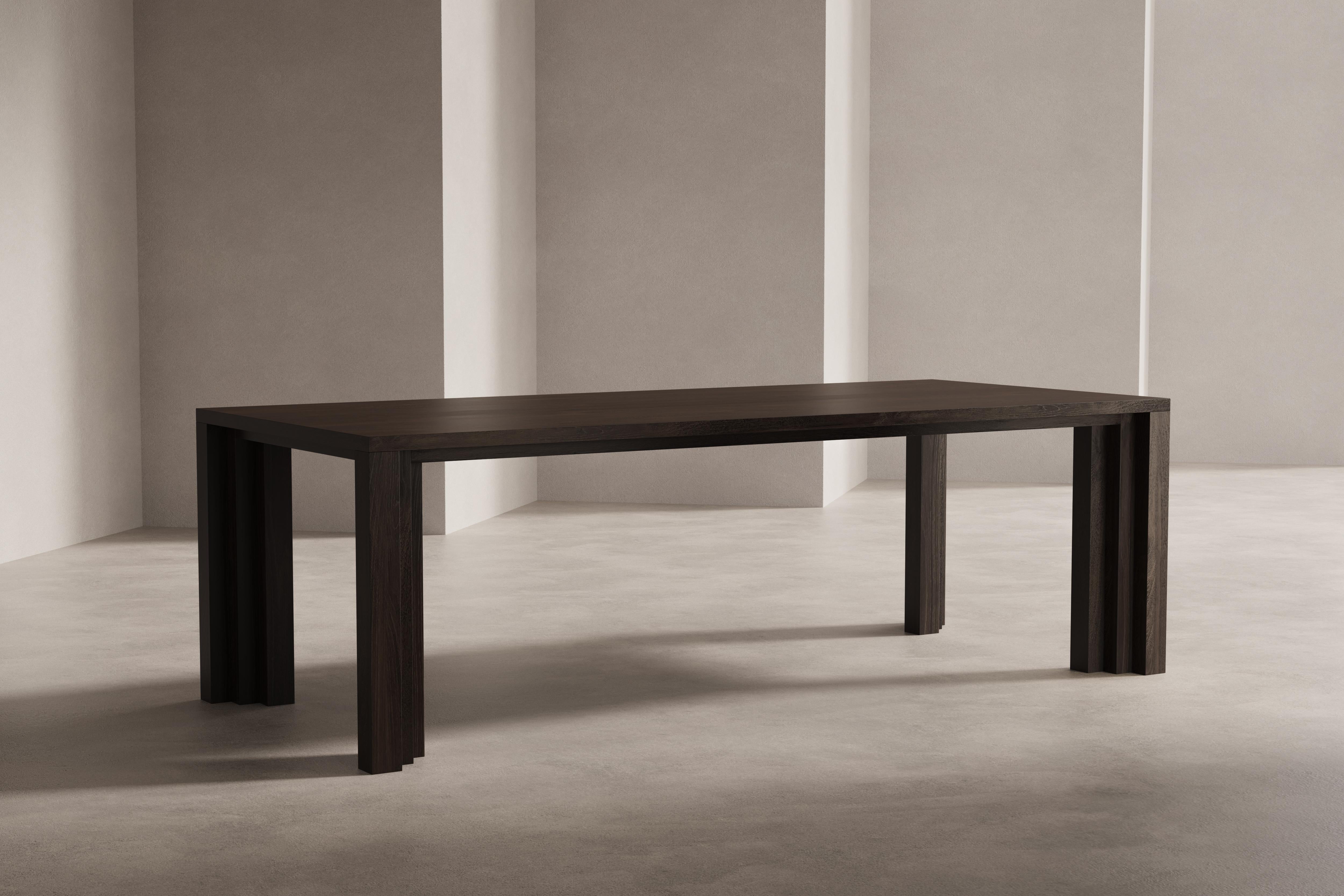Néerlandais Table de salle à manger moderne sculpturale en bois massif - Chêne clair naturel en vente