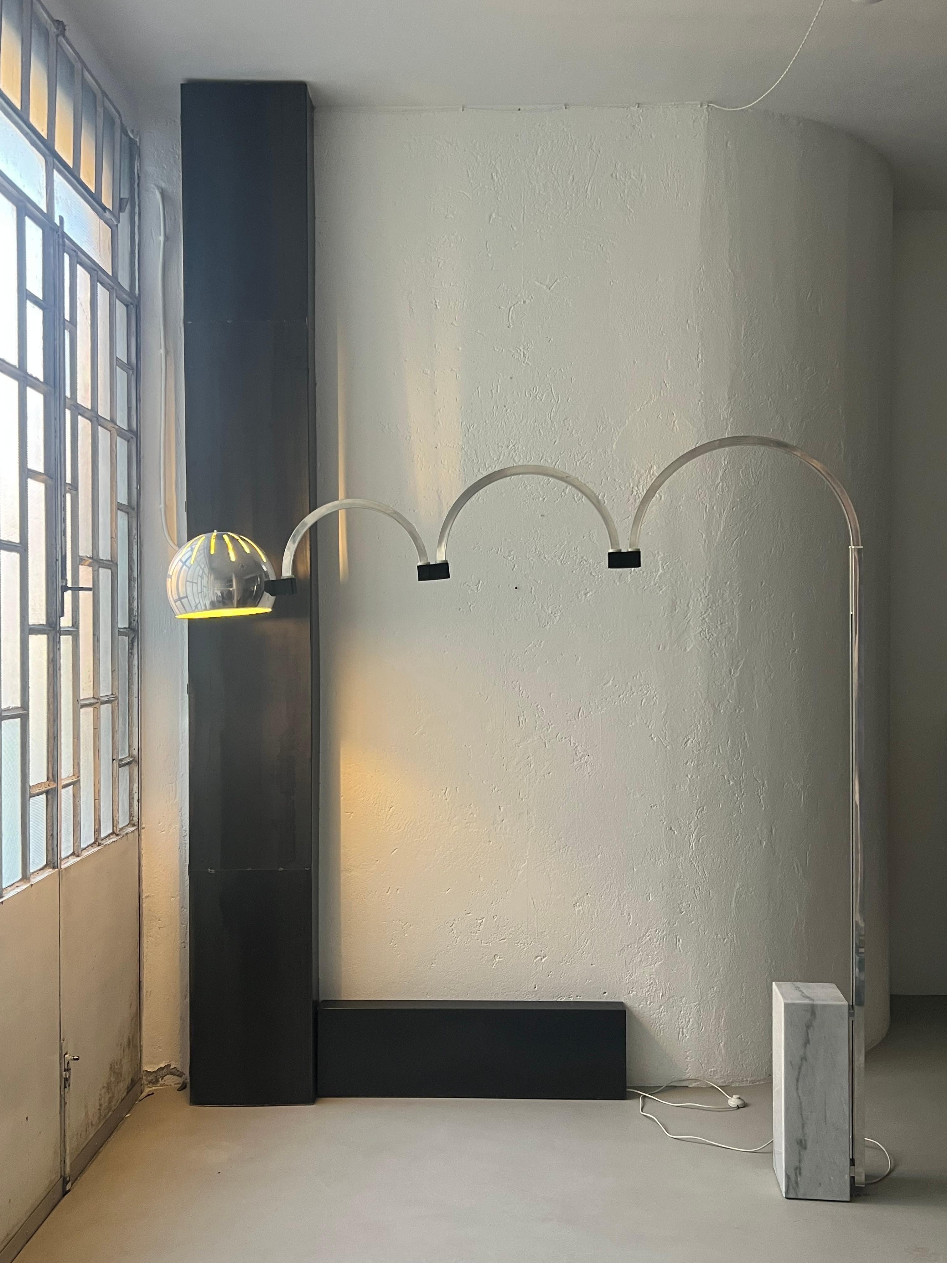 Sculptural Space Age Arco Floor Lamp, Chrome Metal, Three arches extendable In Good Condition For Sale In Milano, IT