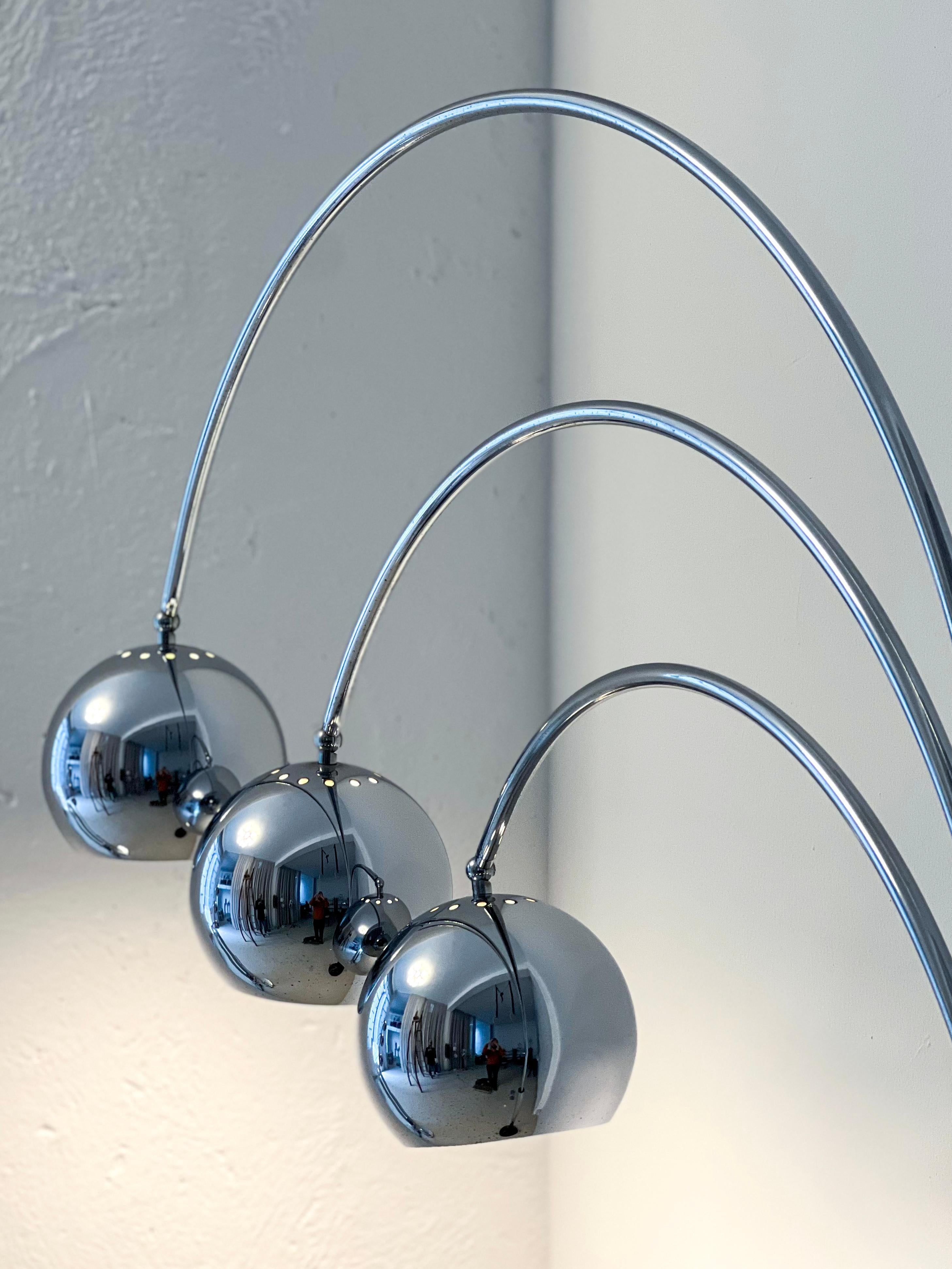 Lampadaire sculptural Space and Chrome Arco, trois Lights, Reggiani en vente 2