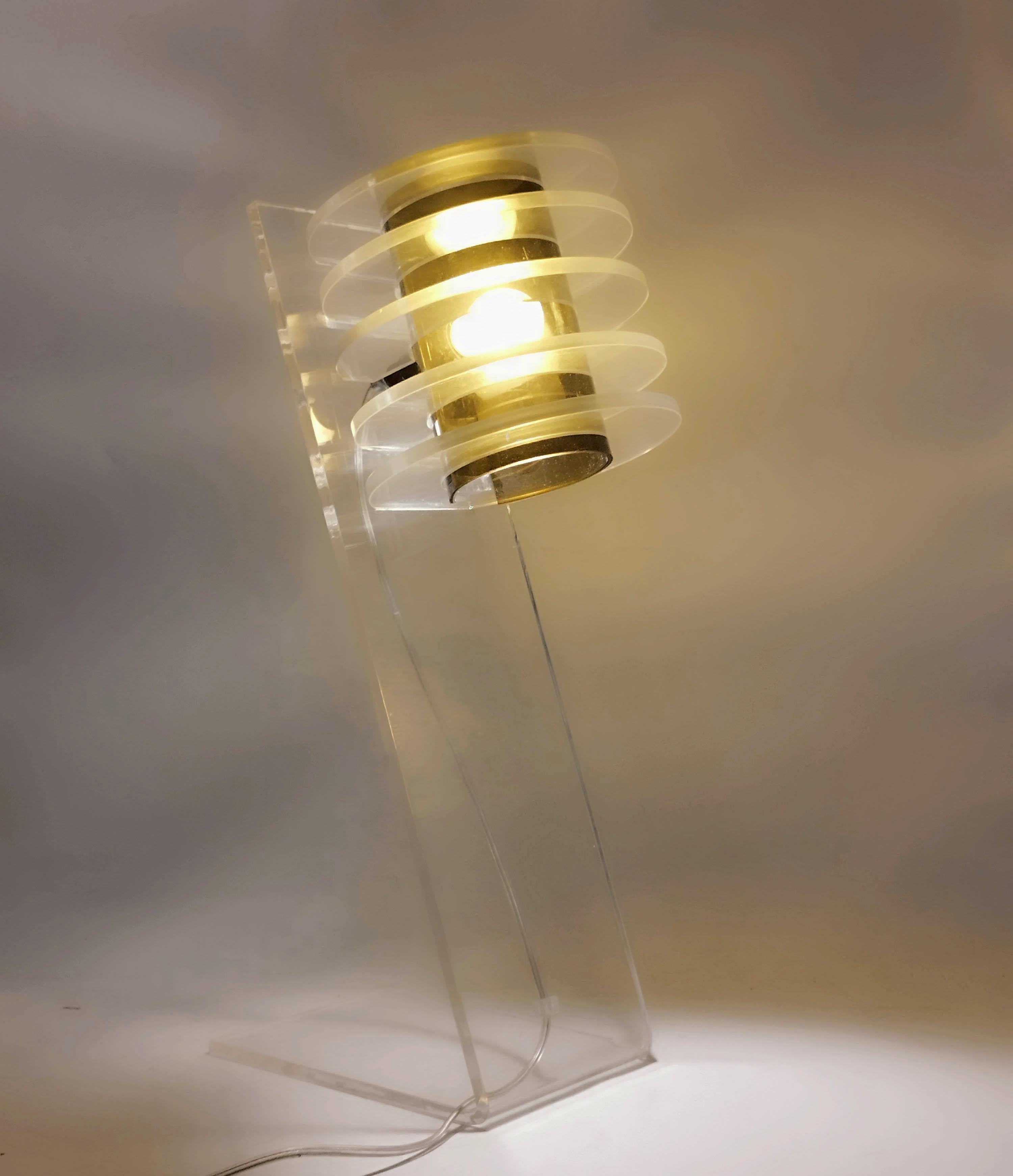 Sculptural Space Age  Clear and Smoke Lucite Table Lamp, Italy 1970s For Sale 5