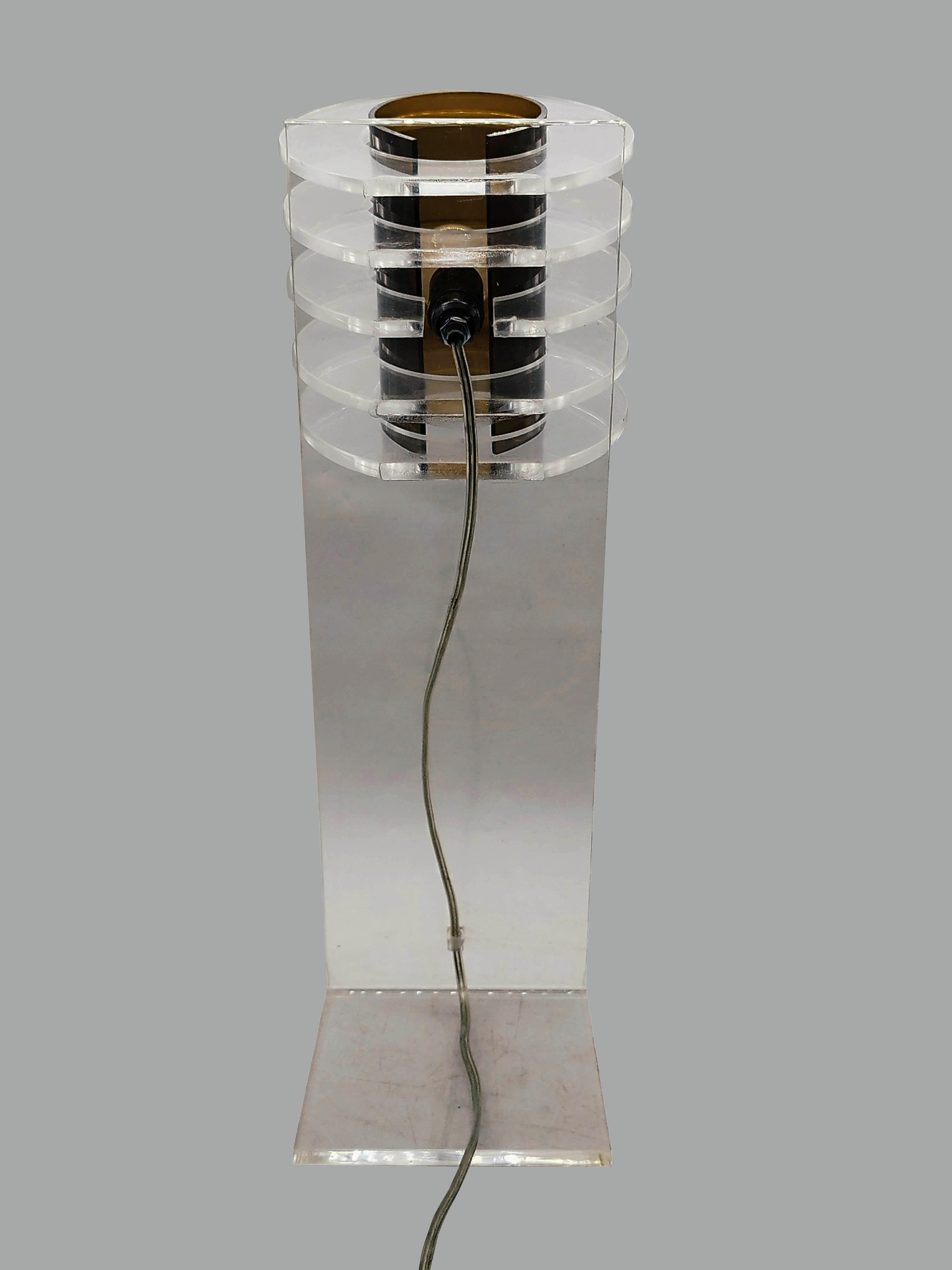 Sculptural Space Age  Clear and Smoke Lucite Table Lamp, Italy 1970s For Sale 1
