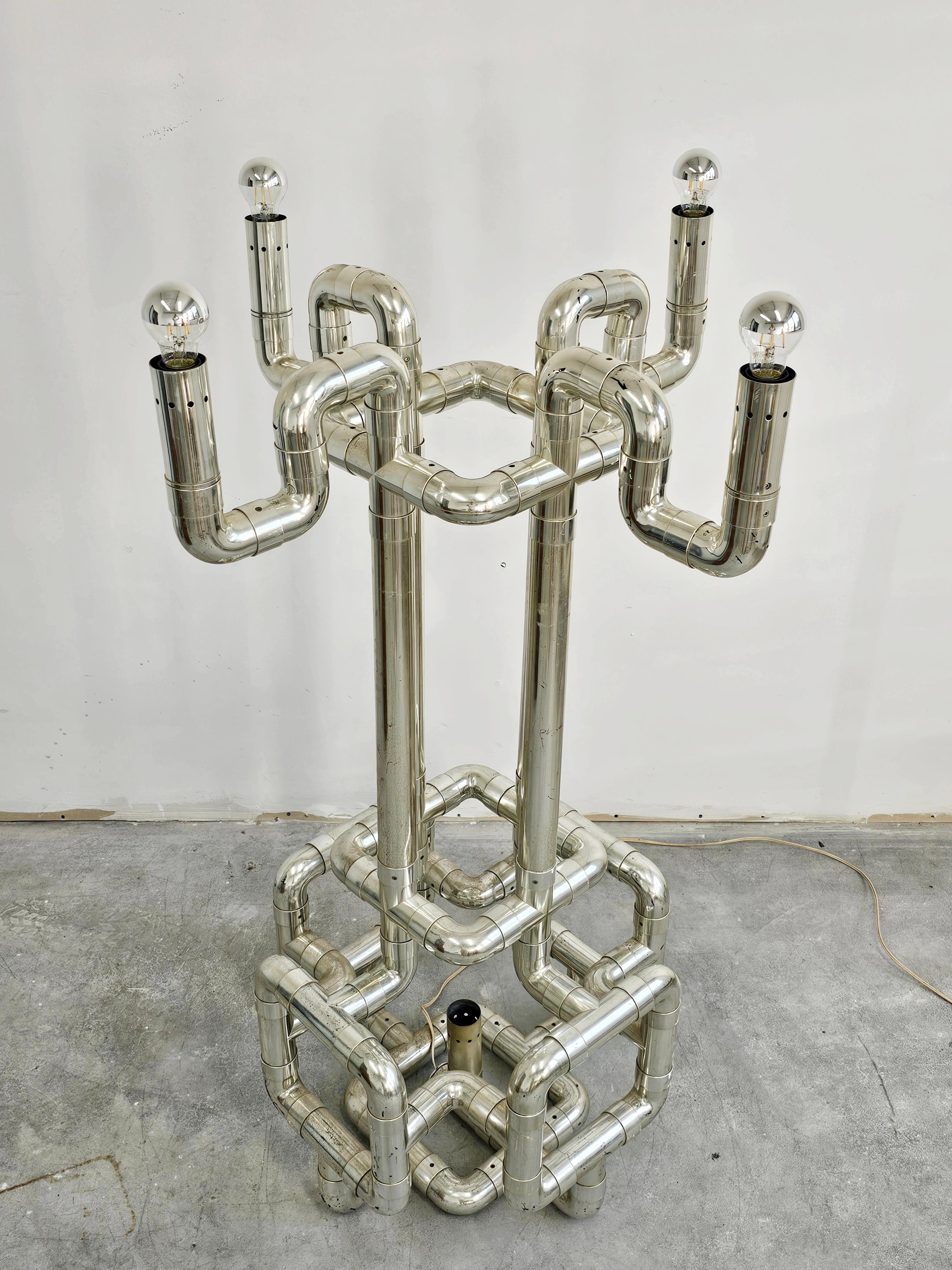 Lampadaire «ombo » sculptural de l'ère spatiale conçu par Gaetano Missaglia en vente 3
