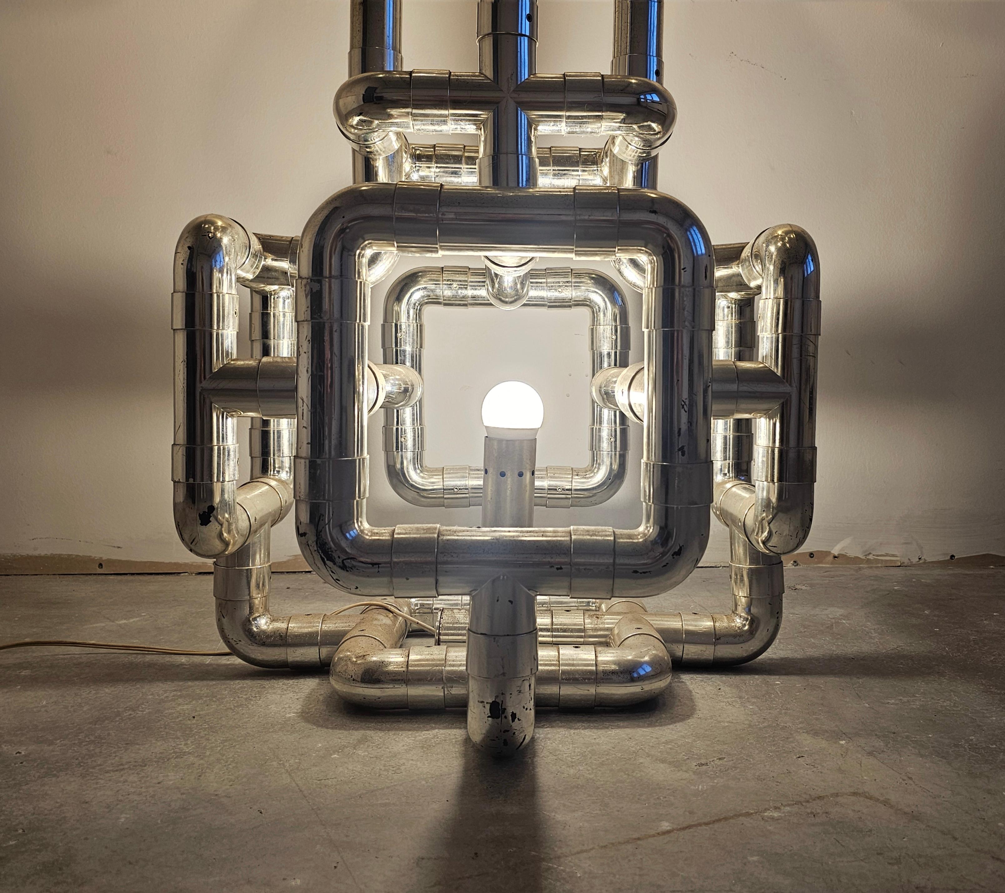 Lampadaire «ombo » sculptural de l'ère spatiale conçu par Gaetano Missaglia en vente 8